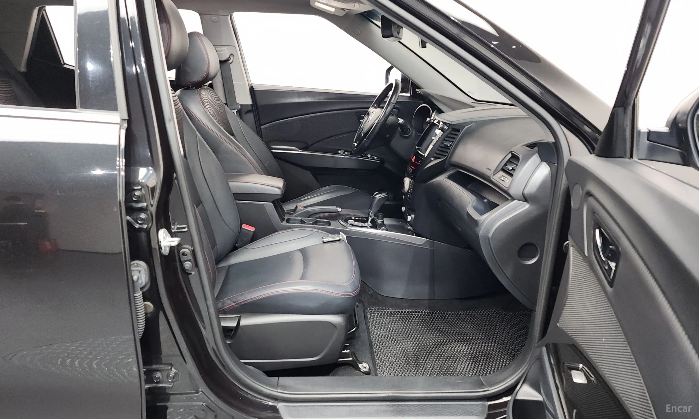 KG Mobility (SsangYong) Tivoli Air превью 11