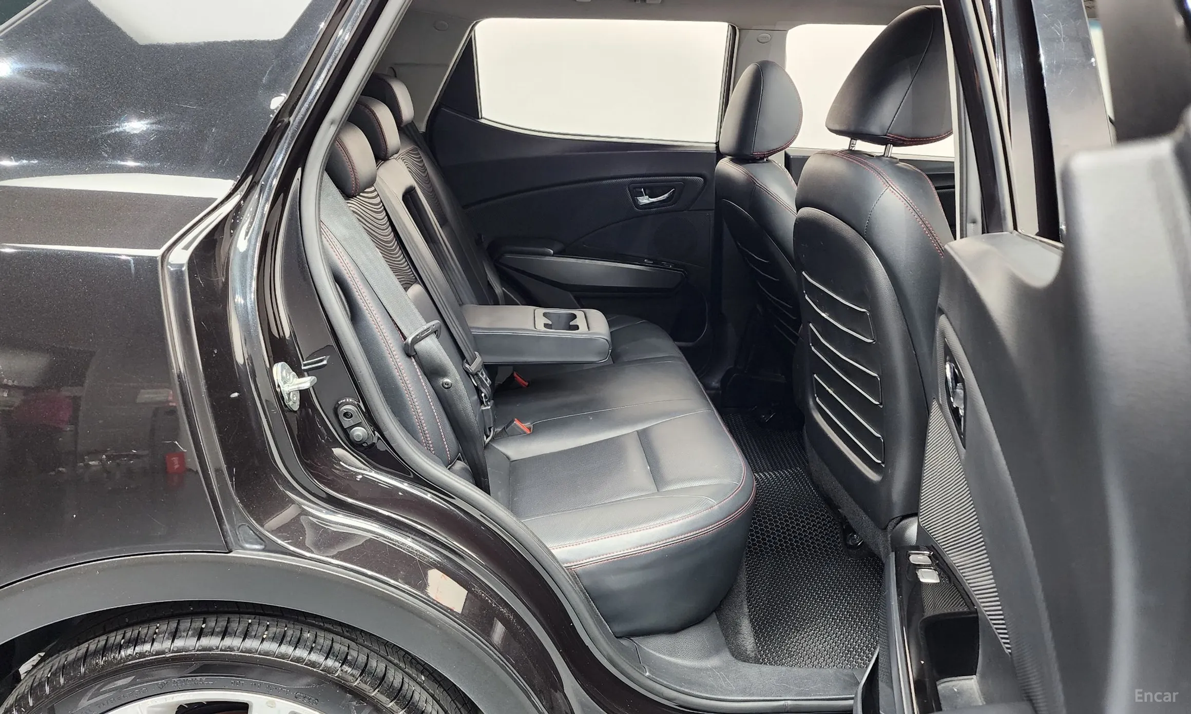 KG Mobility (SsangYong) Tivoli Air превью 12