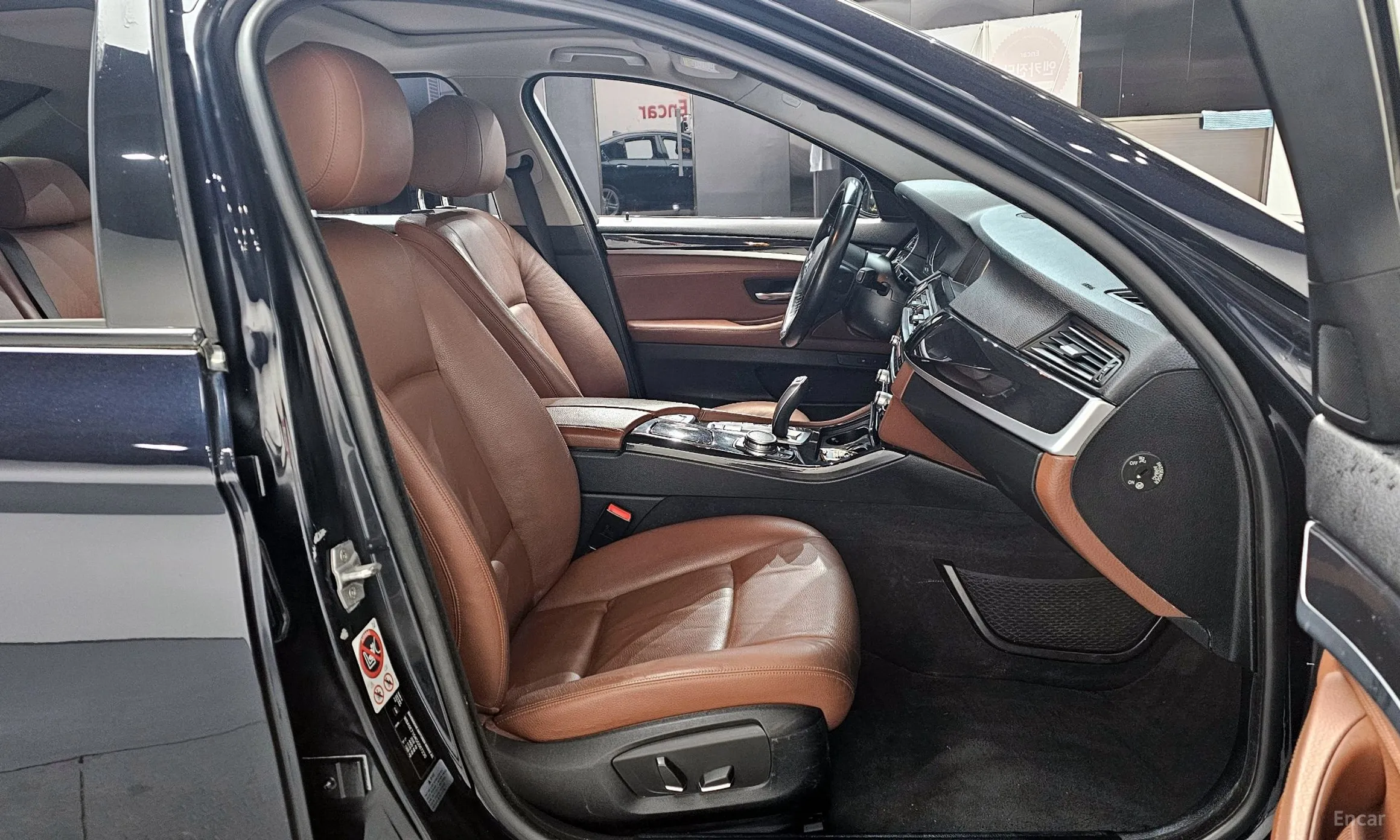 BMW 5 Series (F10) превью 10