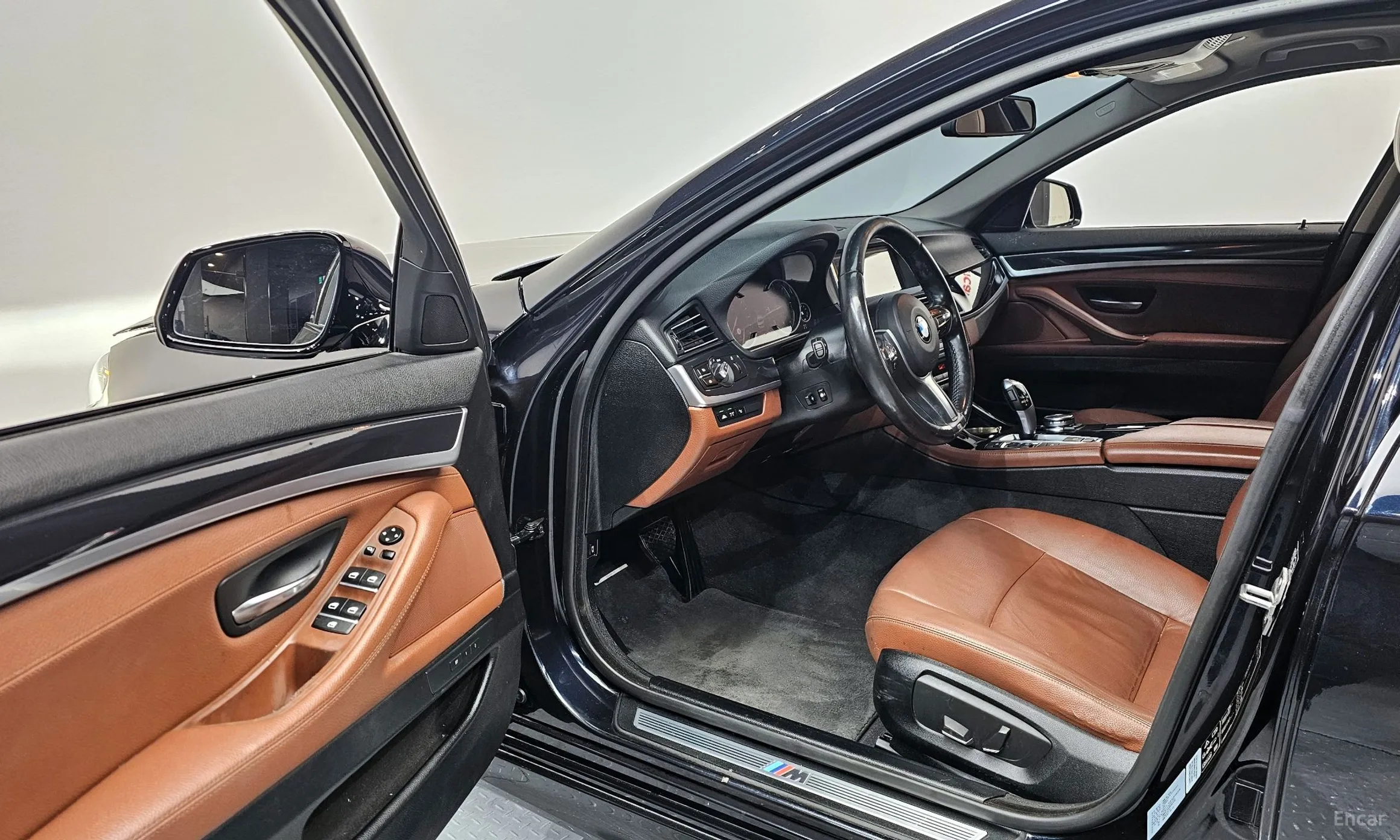 BMW 5 Series (F10) превью 11