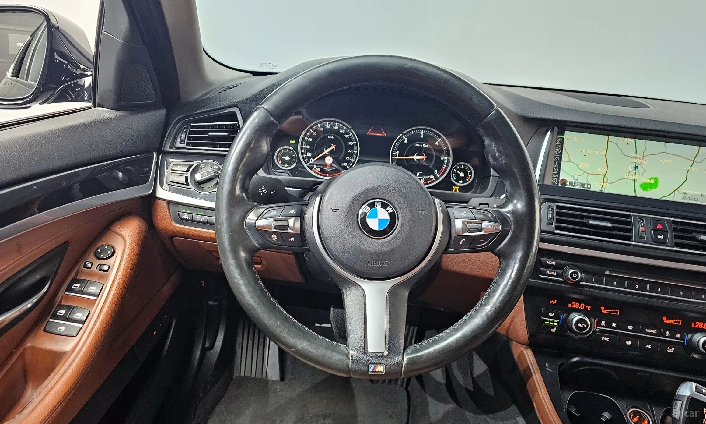 BMW 5 Series (F10) превью 12