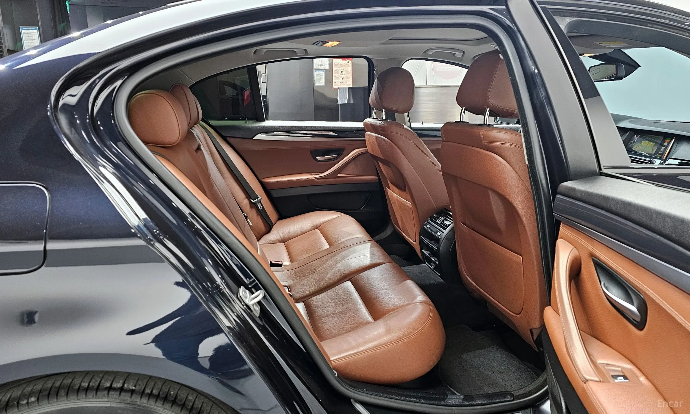 BMW 5 Series (F10) превью 13