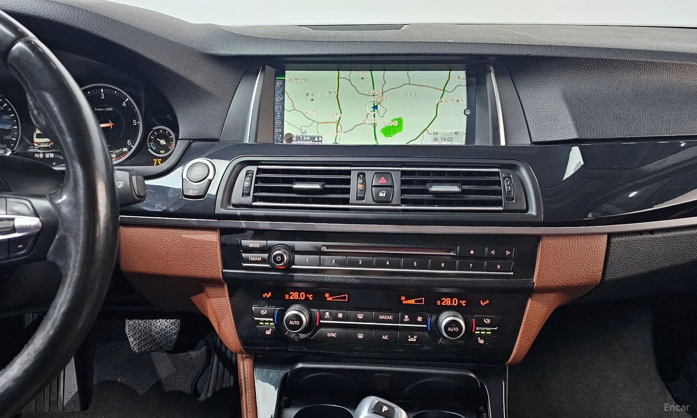 BMW 5 Series (F10) превью 15