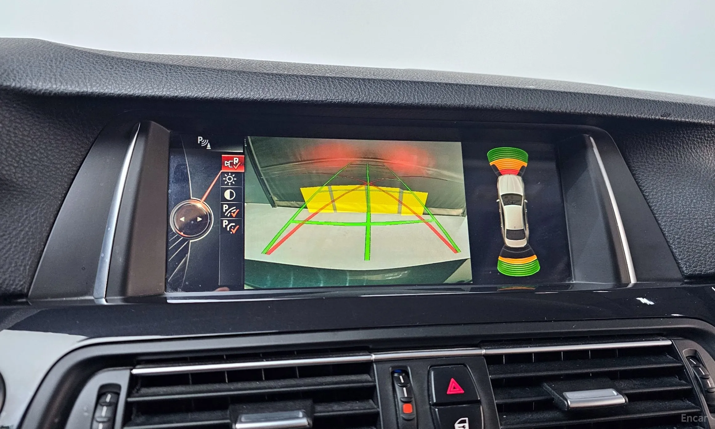 BMW 5 Series (F10) превью 16