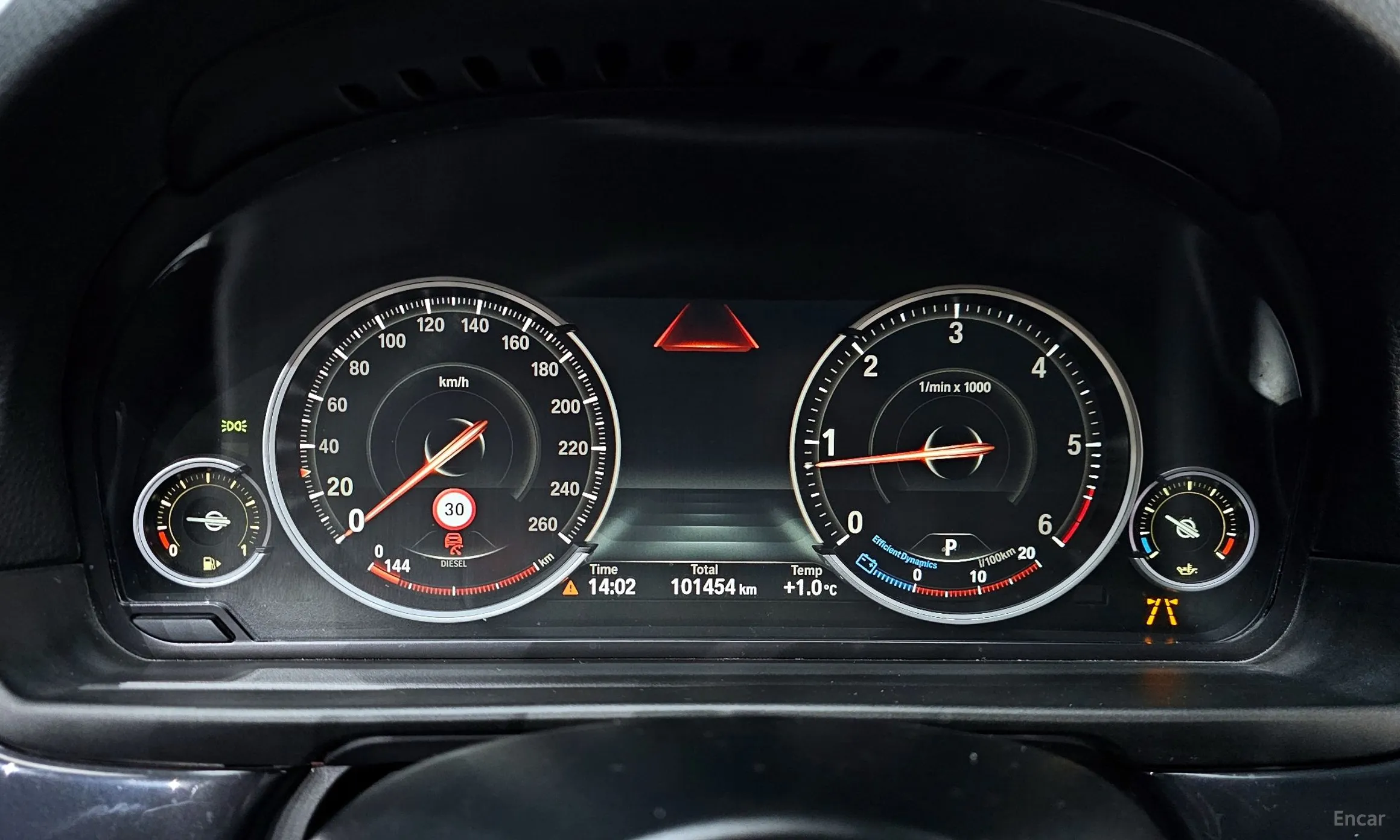 BMW 5 Series (F10) превью 8