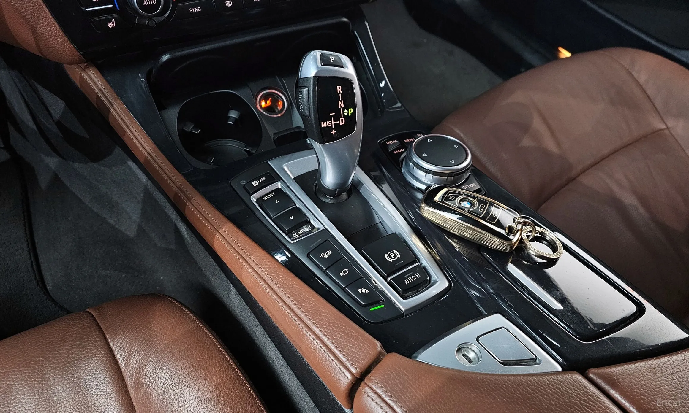 BMW 5 Series (F10) превью 9
