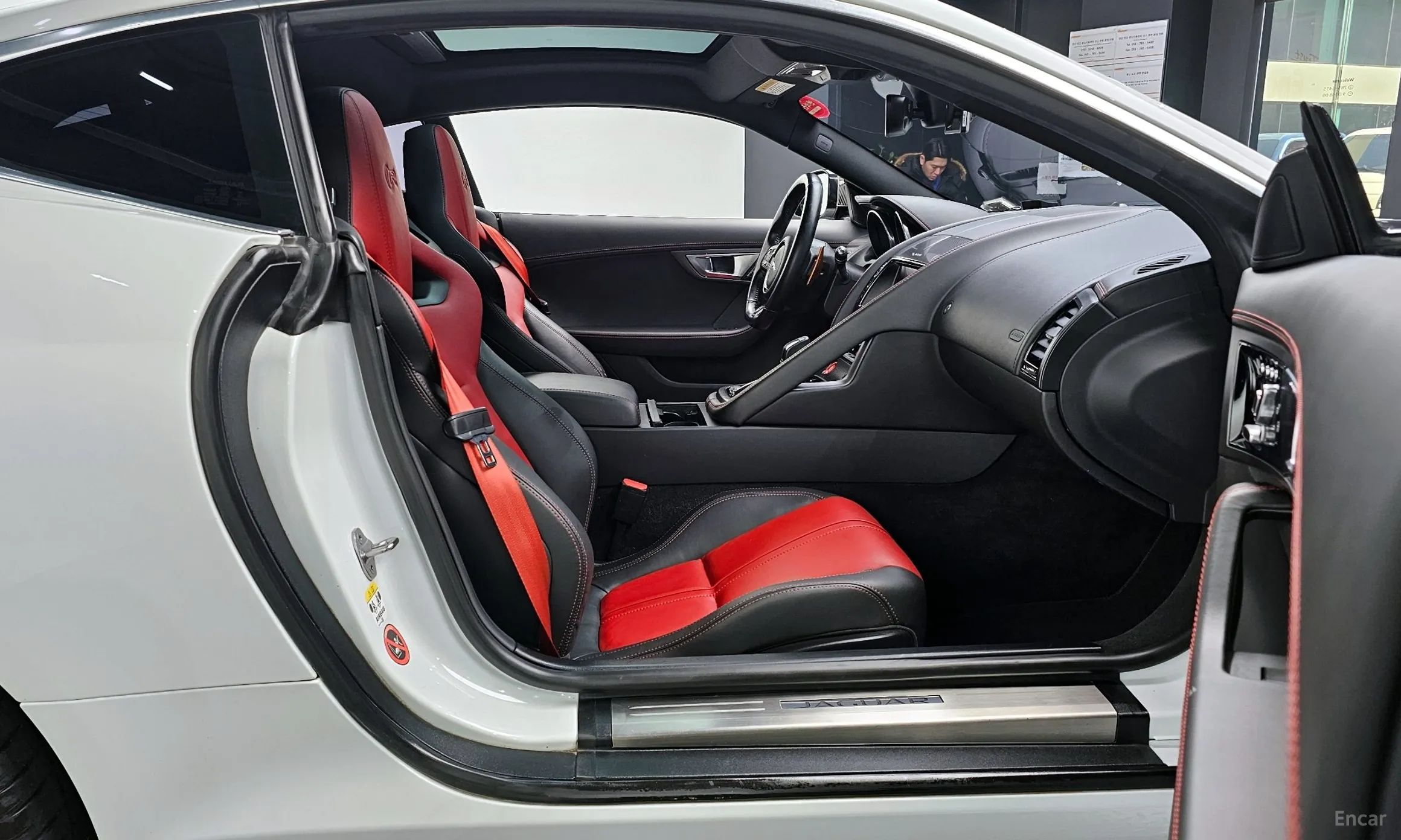 Jaguar F-TYPE превью 10
