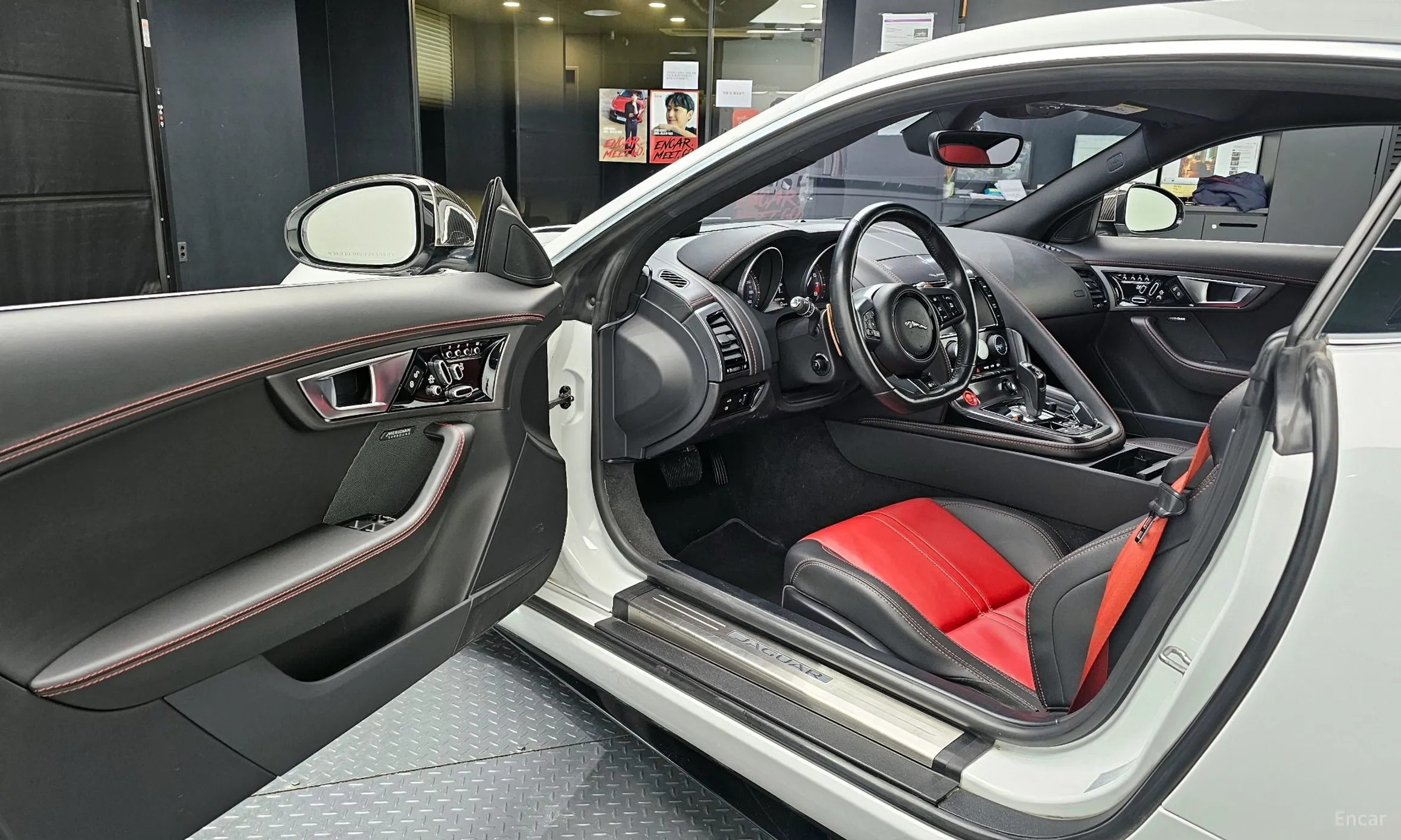 Jaguar F-TYPE превью 11