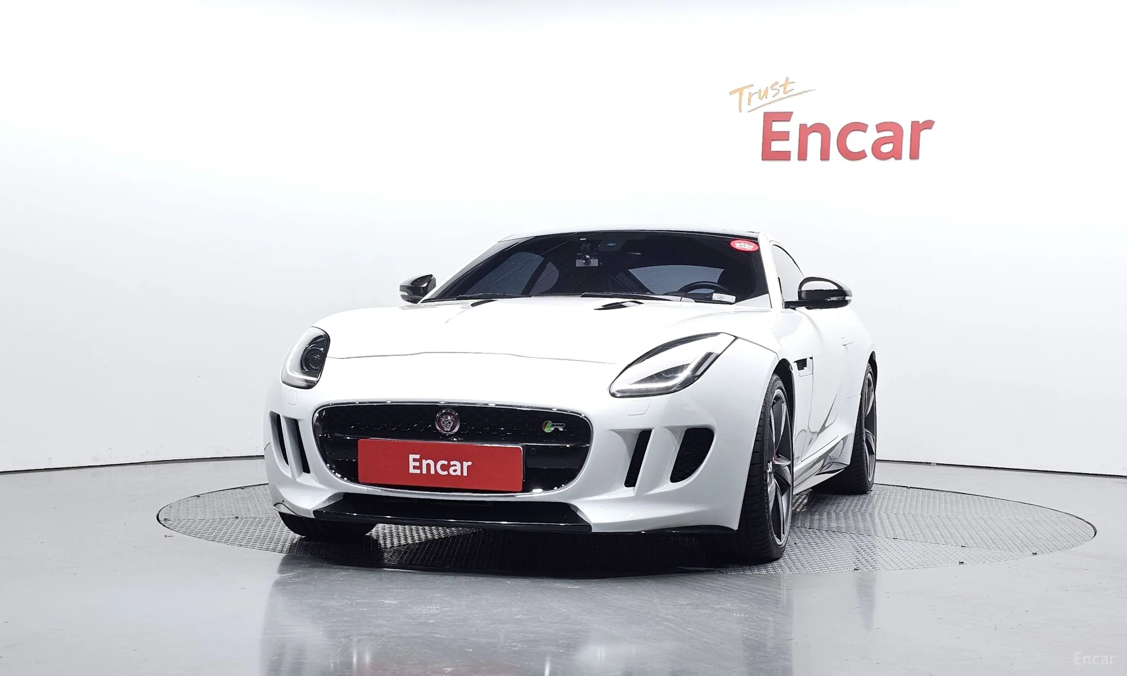 Jaguar F-TYPE превью 3