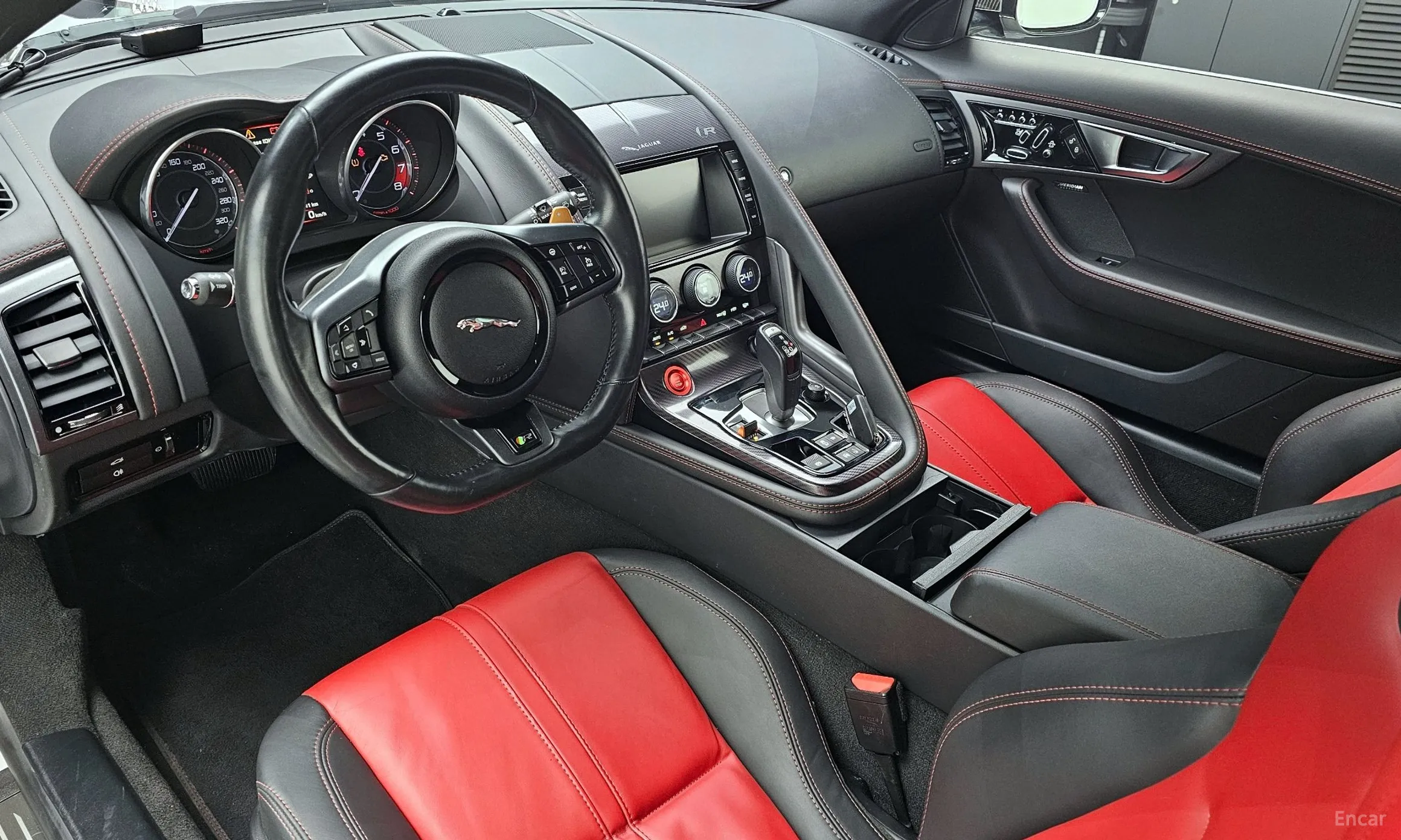 Jaguar F-TYPE превью 7