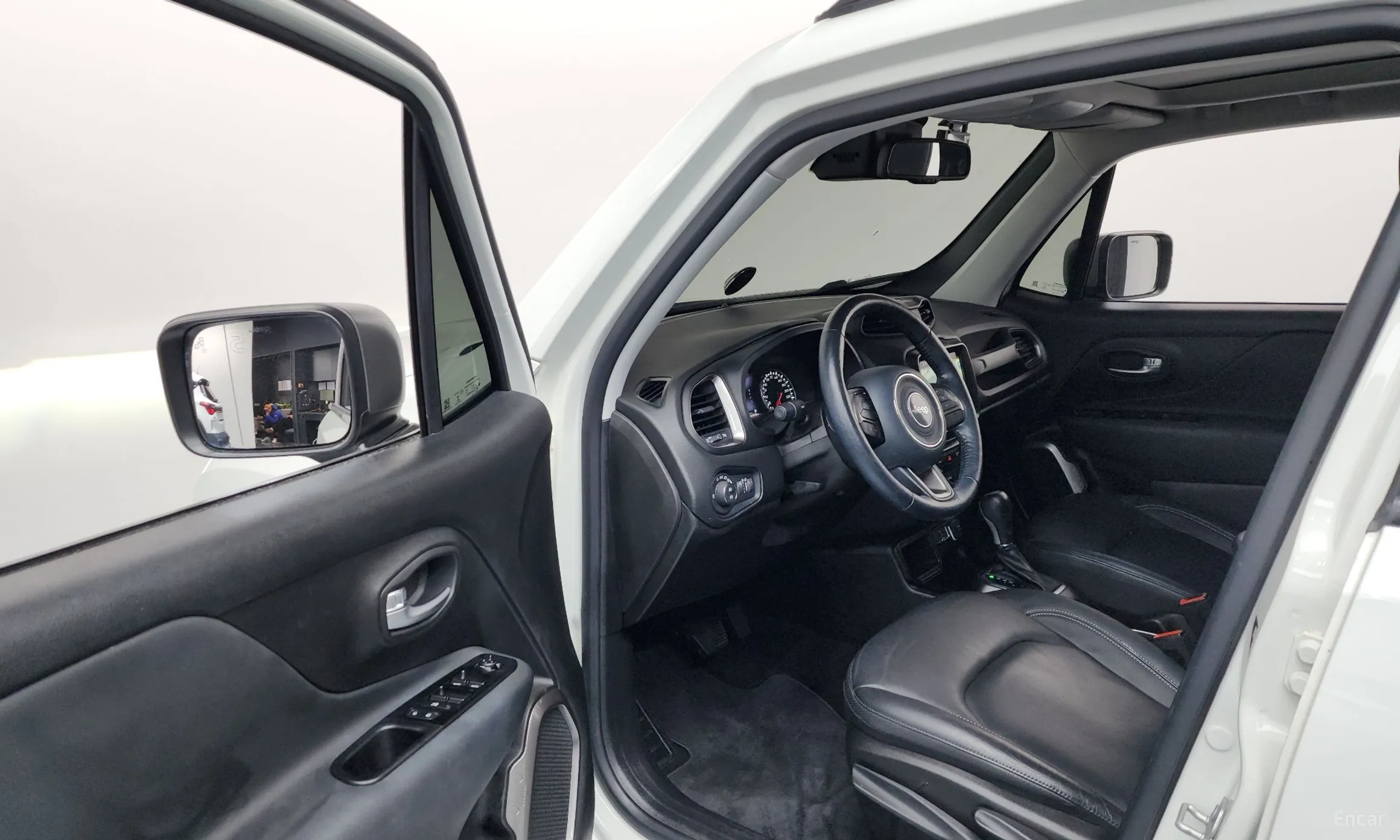 Jeep Renegade превью 10