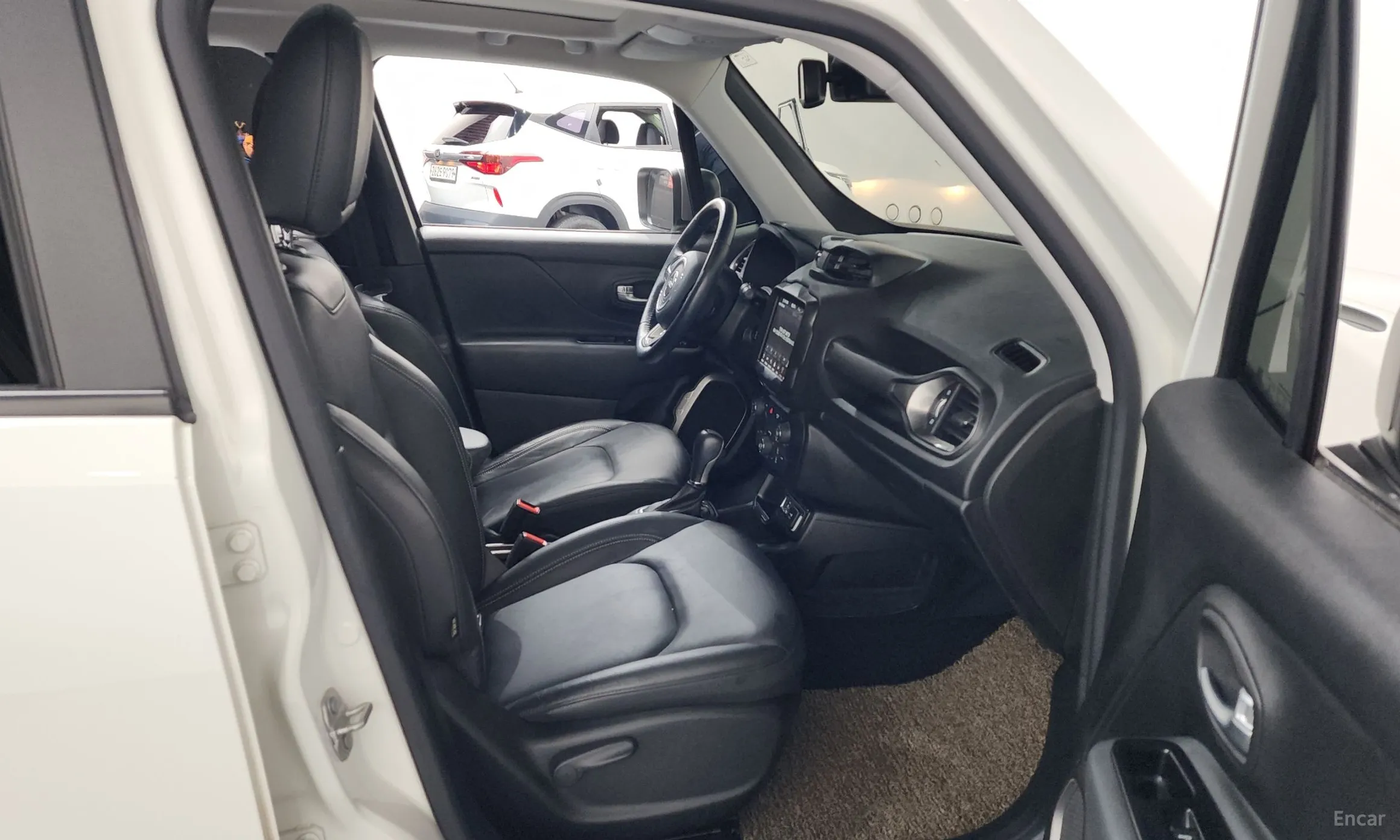 Jeep Renegade превью 11