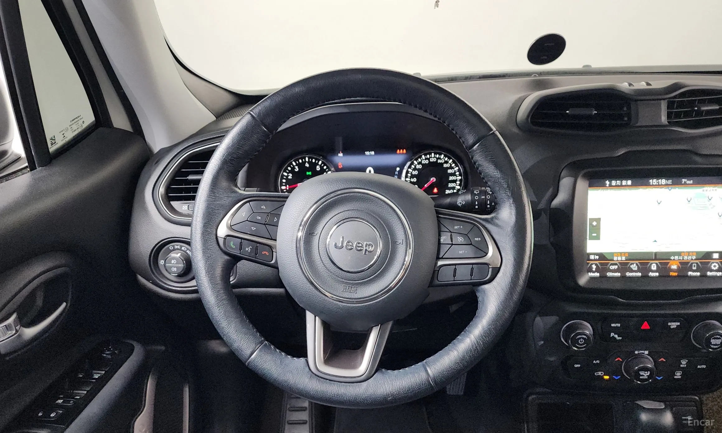 Jeep Renegade превью 13