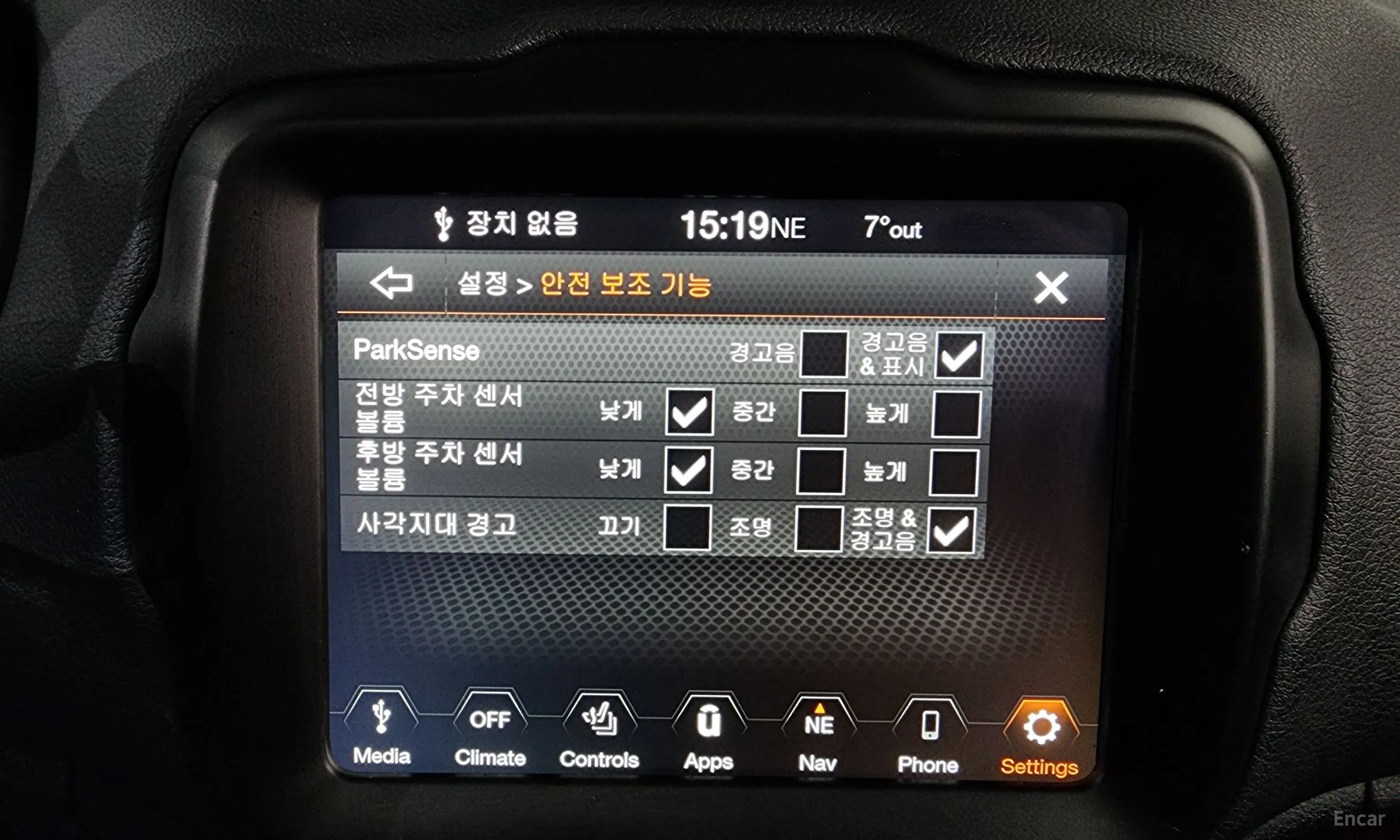 Jeep Renegade превью 16