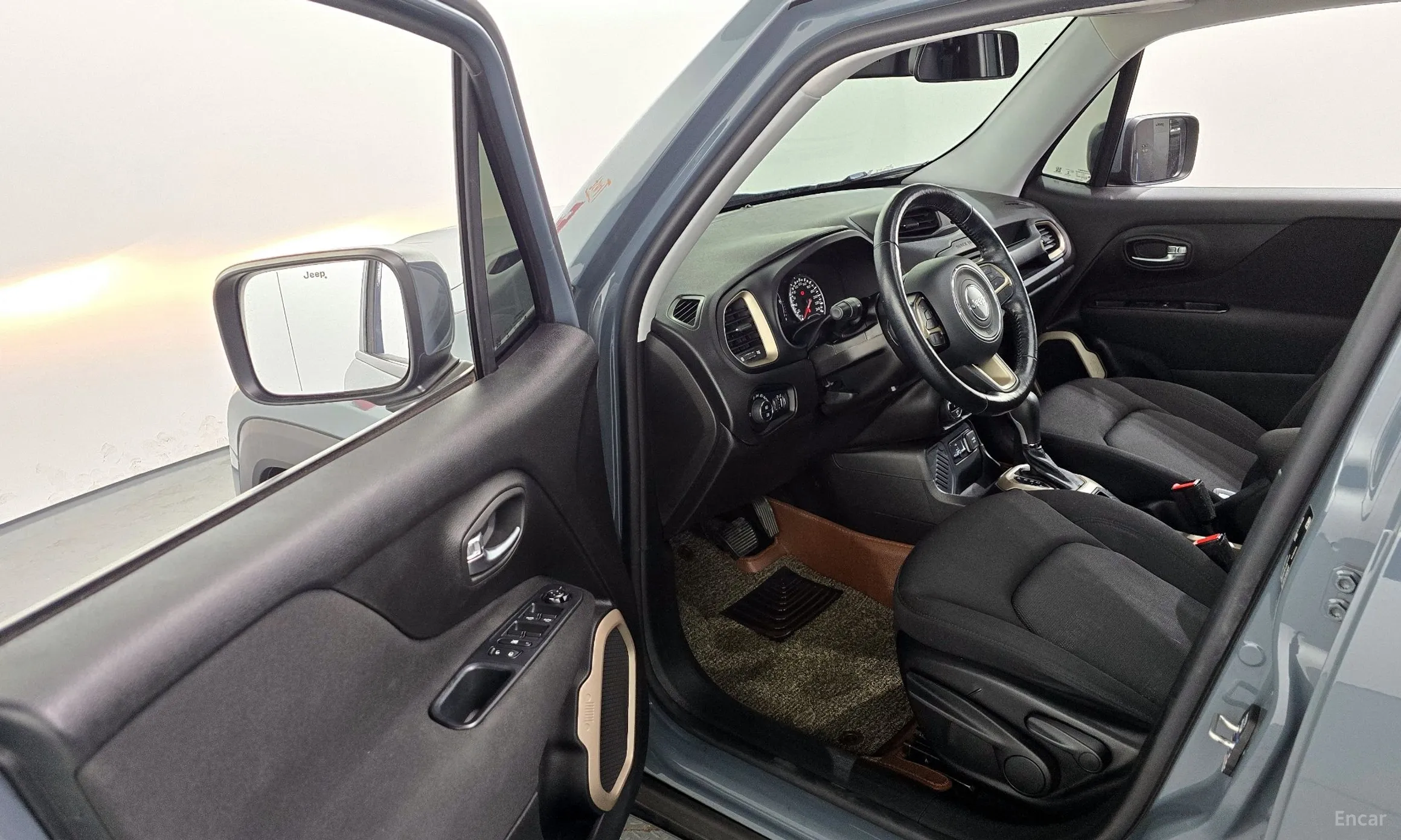 Jeep Renegade превью 10