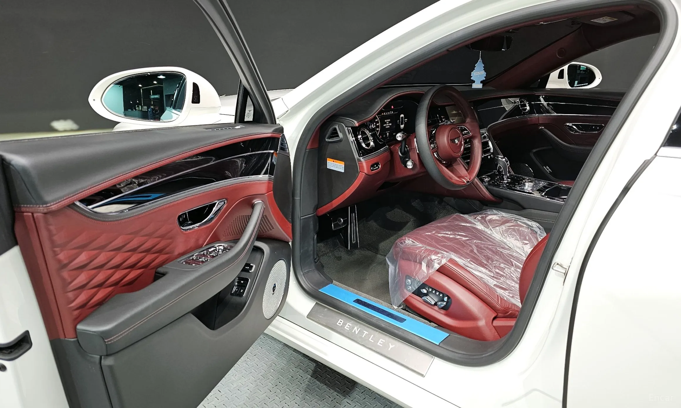 Bentley Flying Spur 3rd Generation превью 10