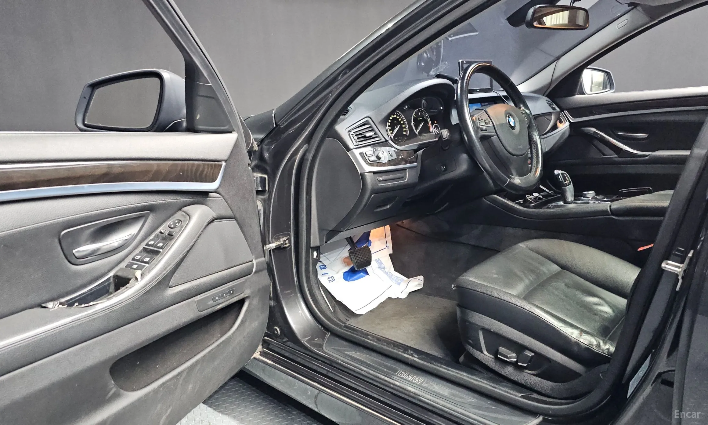 BMW 5 Series (F10) превью 10