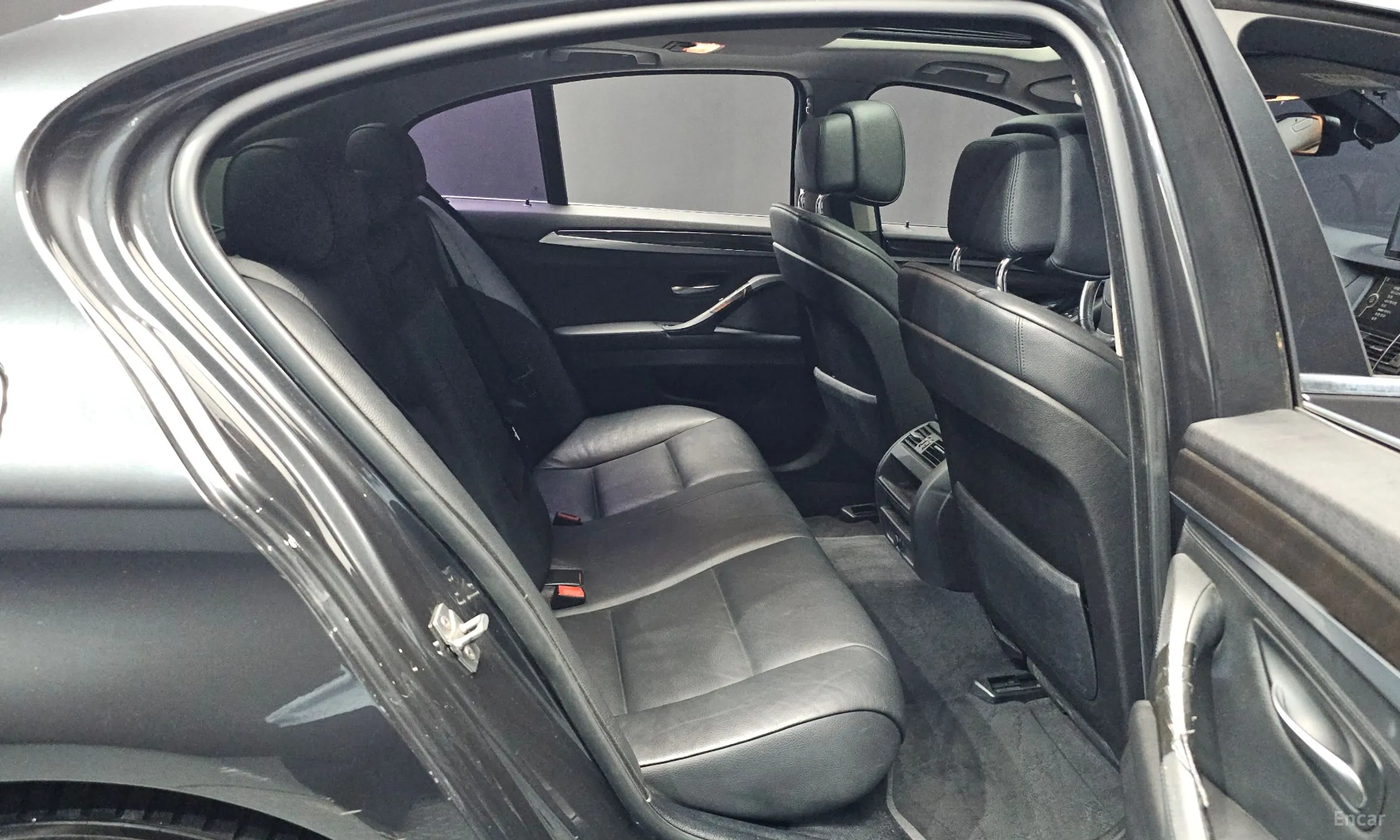 BMW 5 Series (F10) превью 12