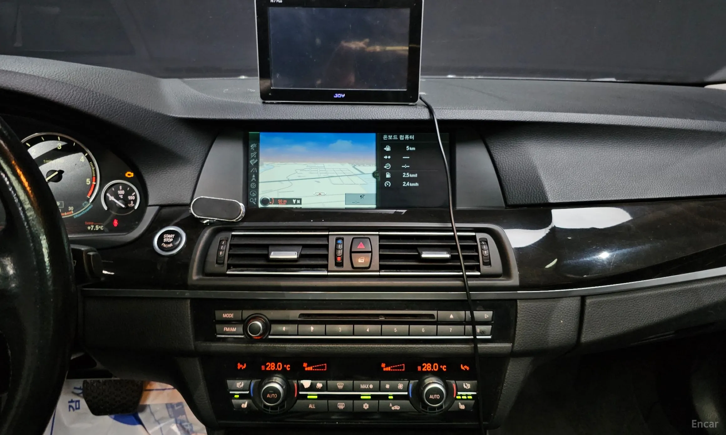 BMW 5 Series (F10) превью 15