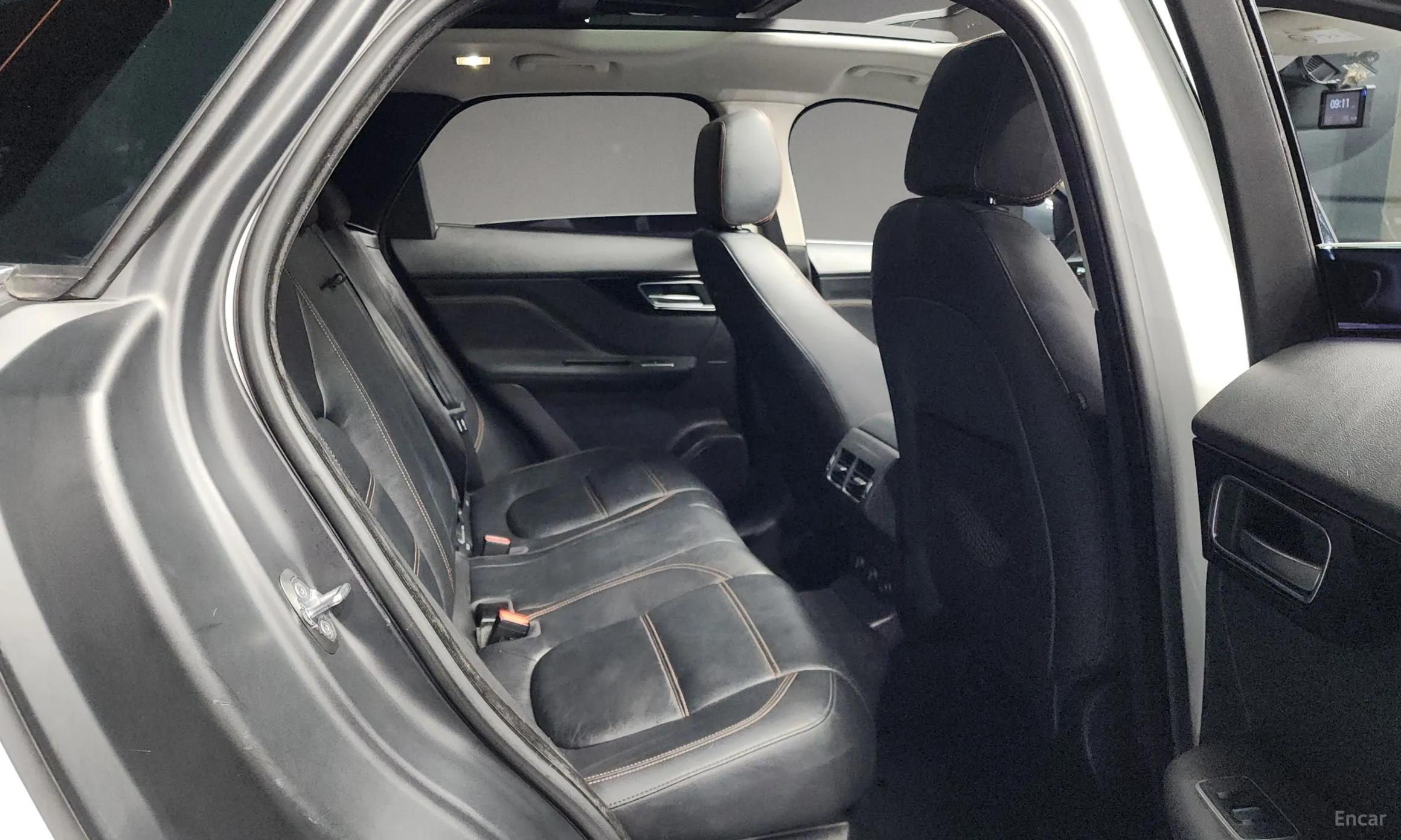 Jaguar F-PACE превью 12