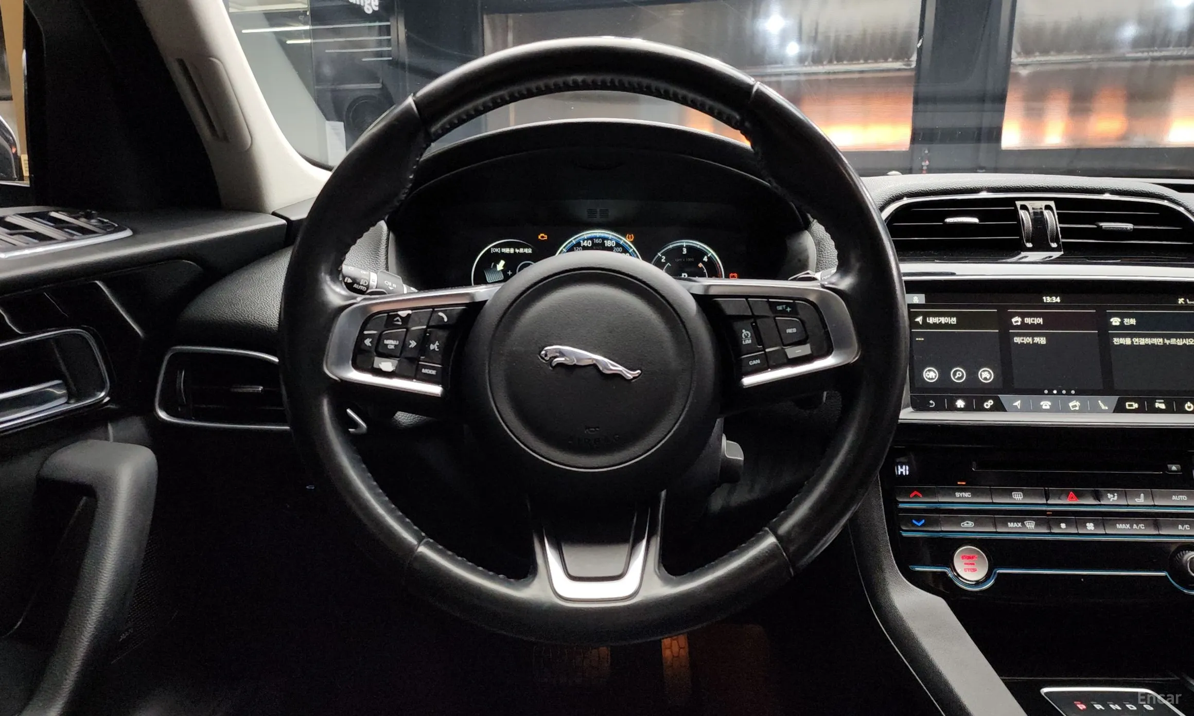 Jaguar F-PACE превью 13