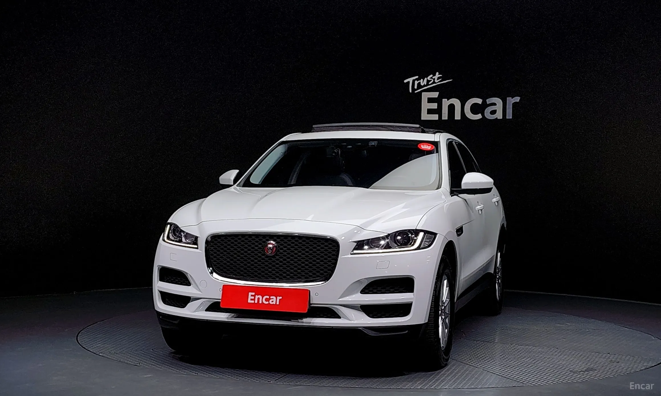 Jaguar F-PACE превью 3