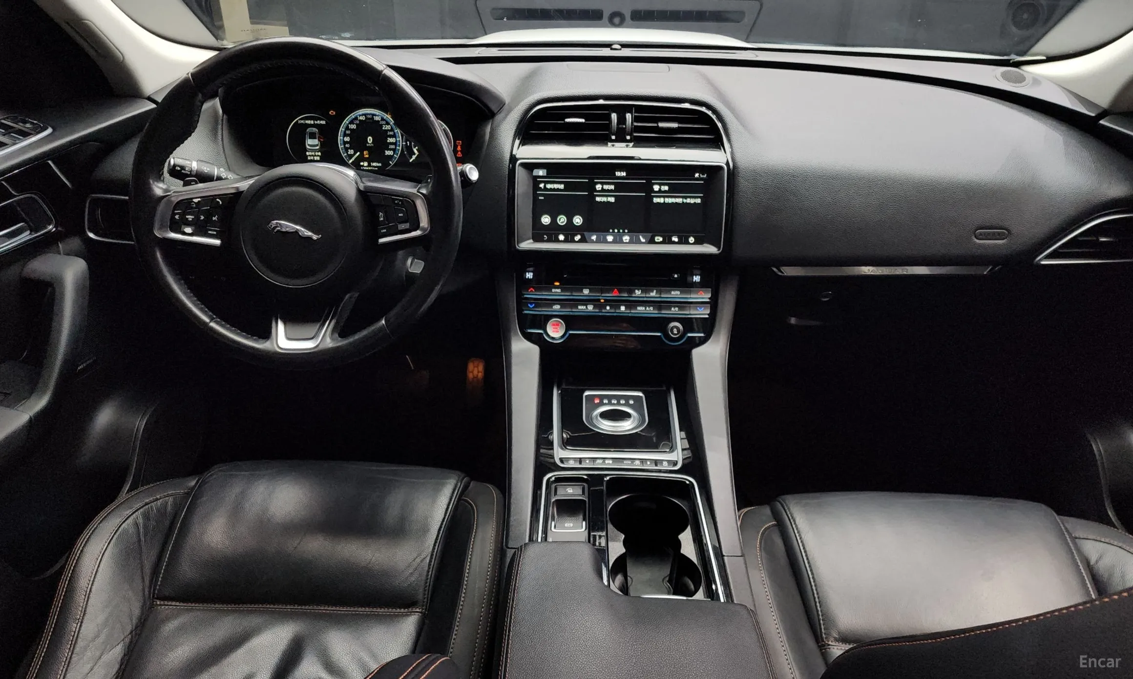 Jaguar F-PACE превью 7