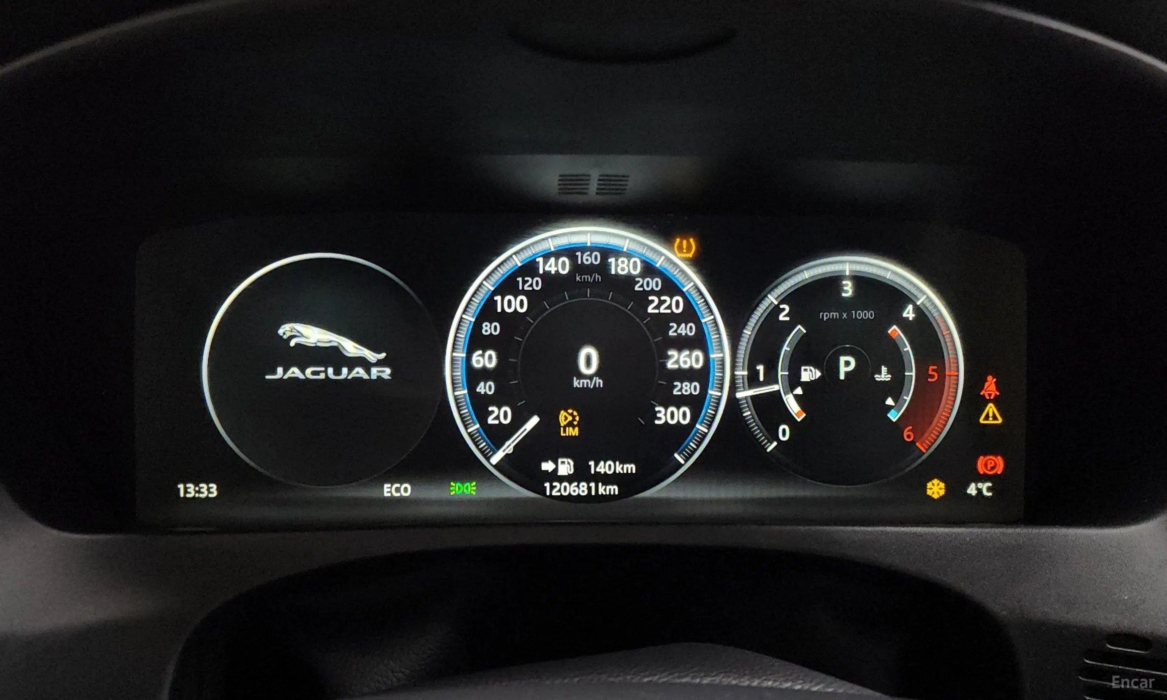 Jaguar F-PACE превью 8
