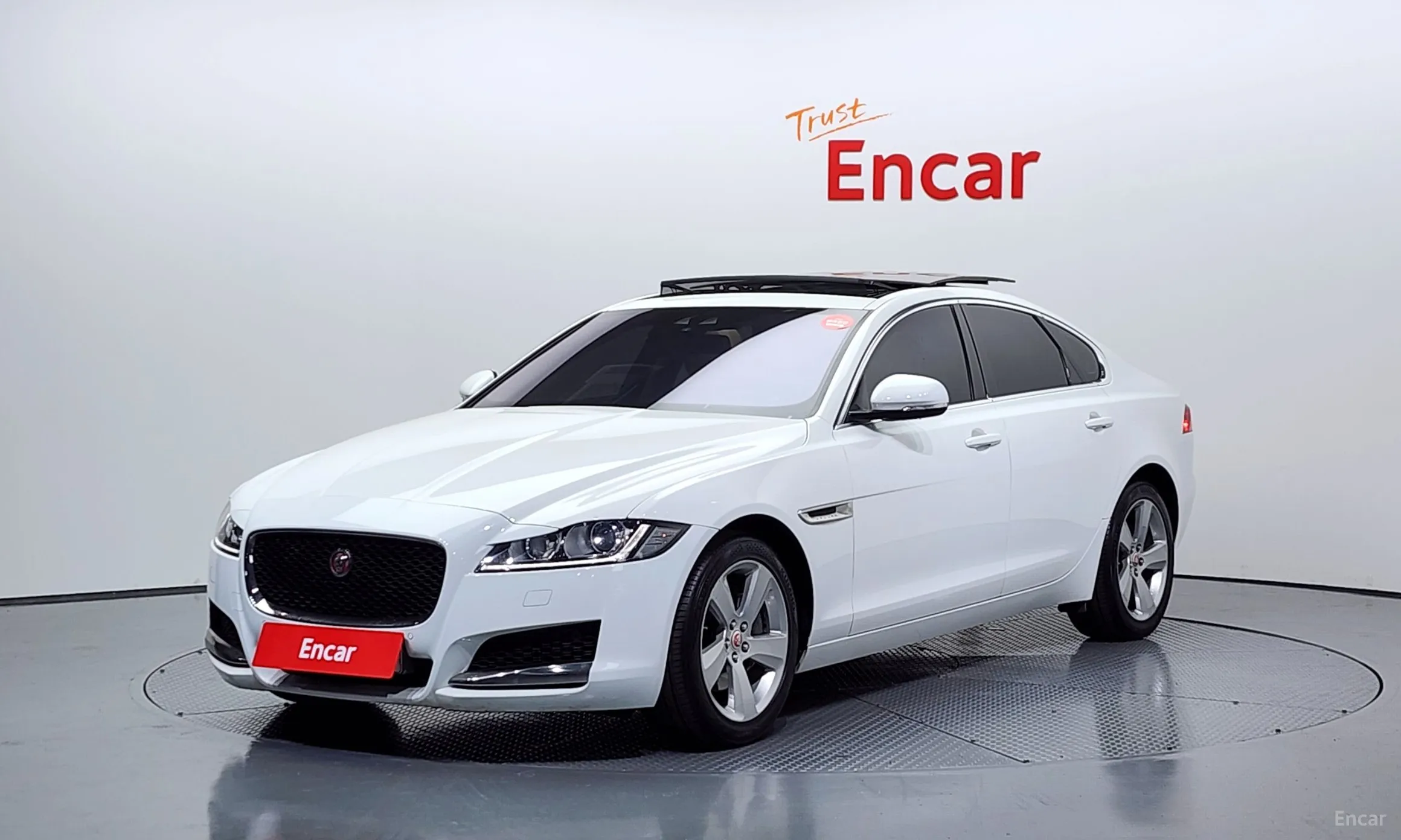 Jaguar XF (x260)