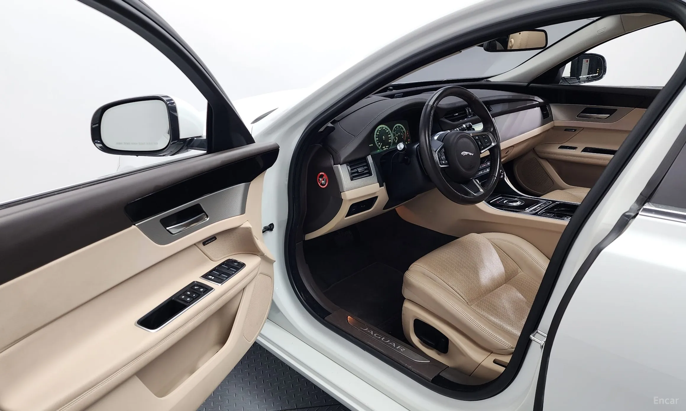 Jaguar XF (x260) превью 10