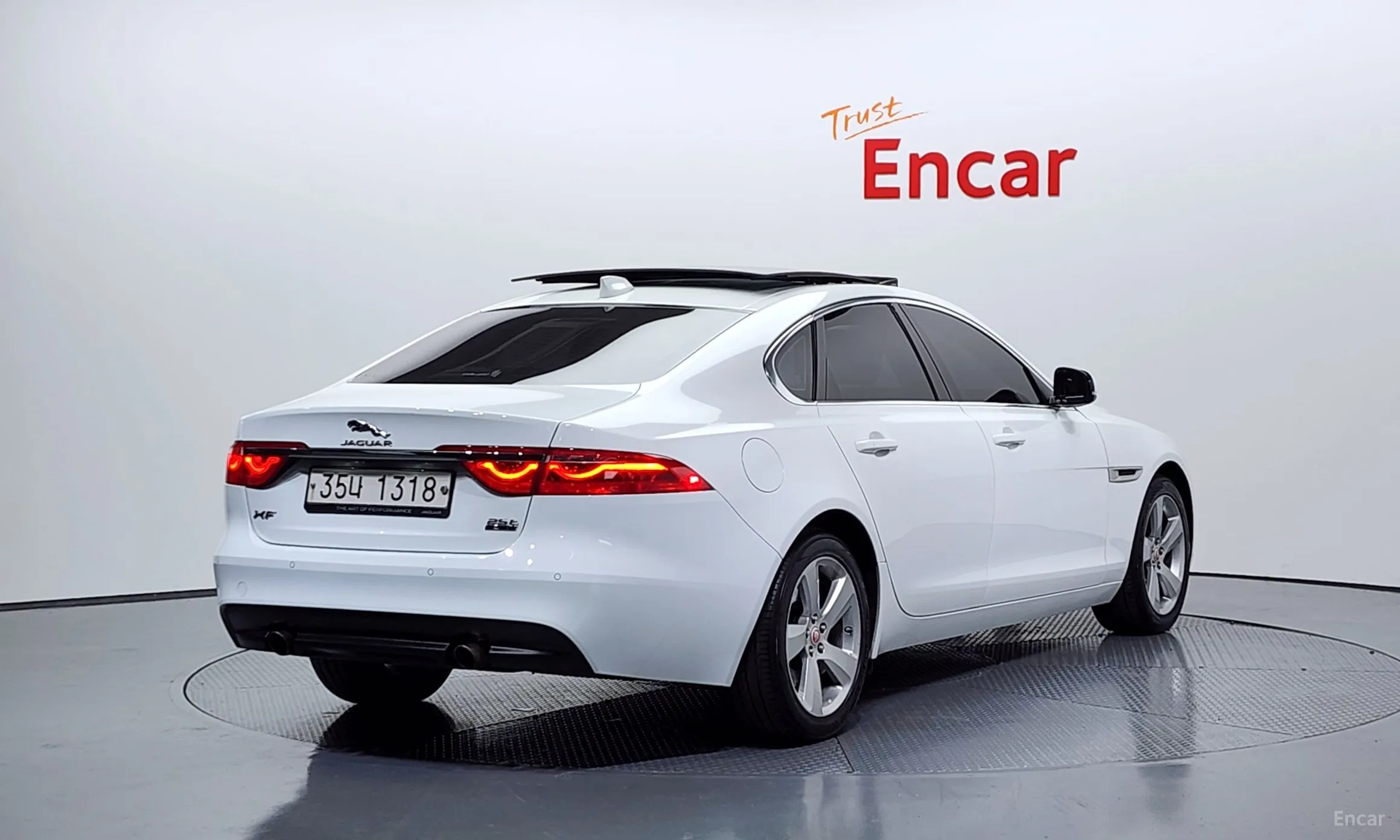Jaguar XF (x260)