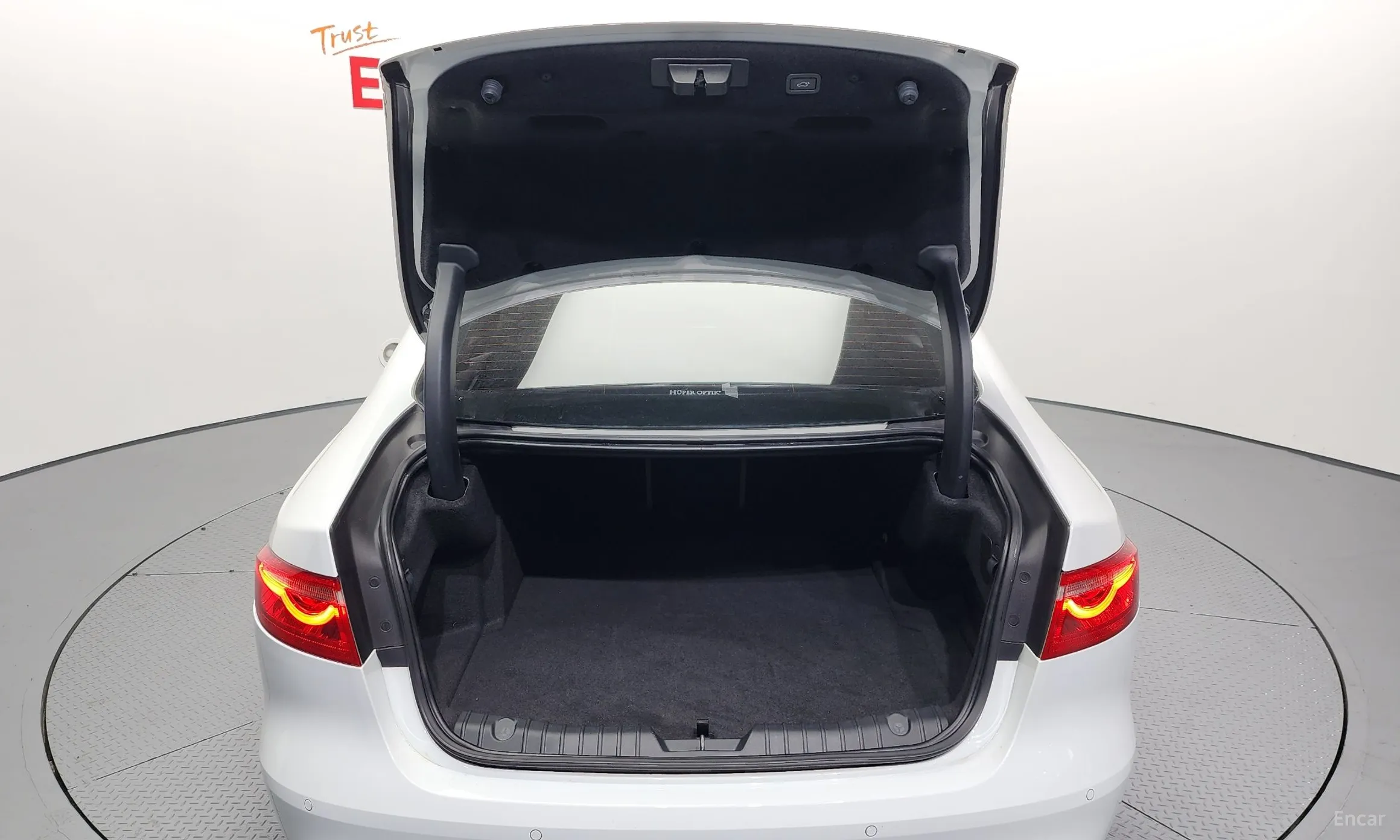 Jaguar XF (x260) превью 20