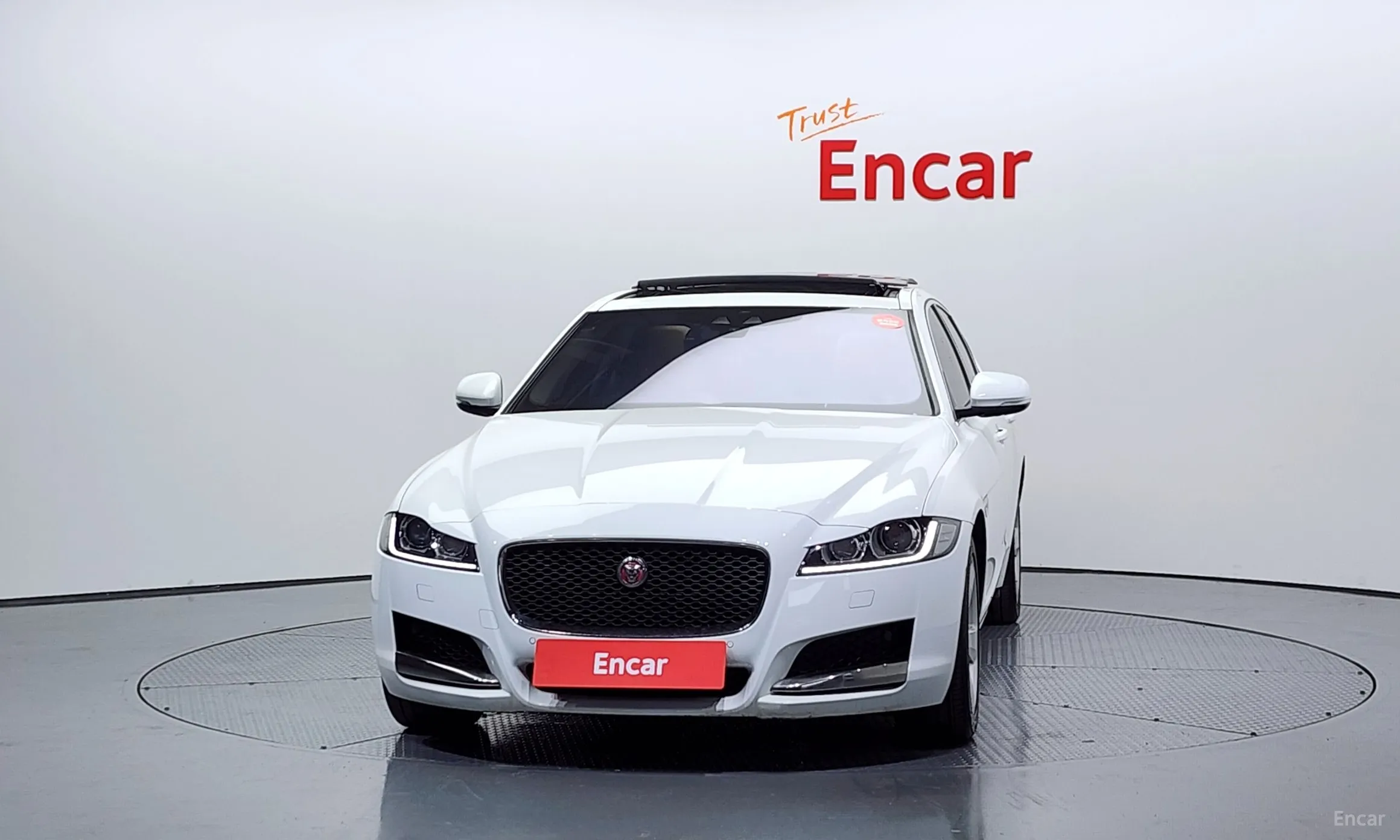 Jaguar XF (x260) превью 3