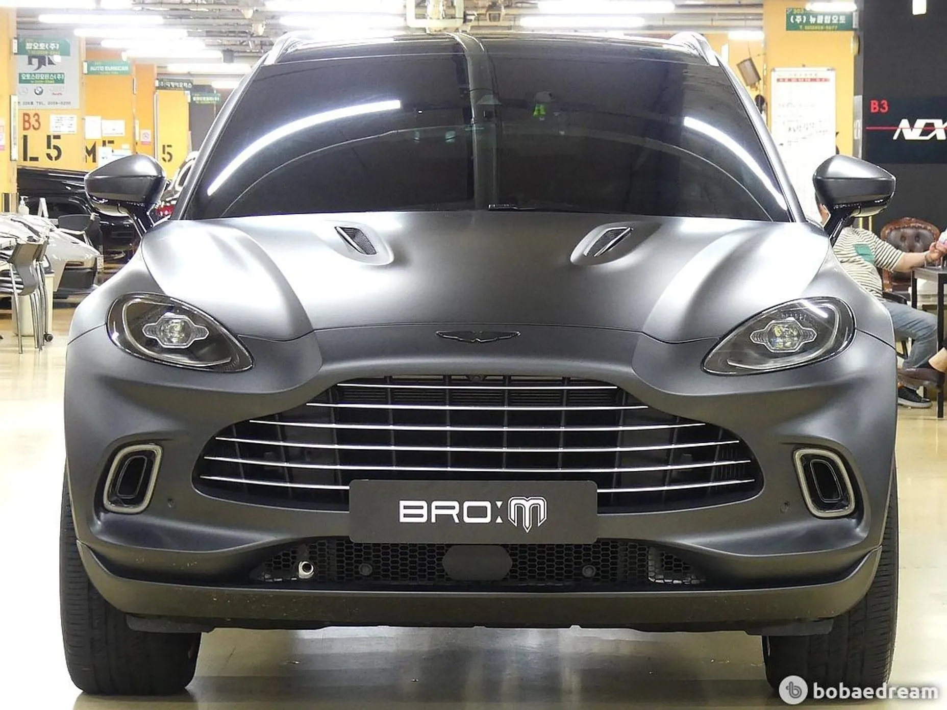 Aston Martin Dbx