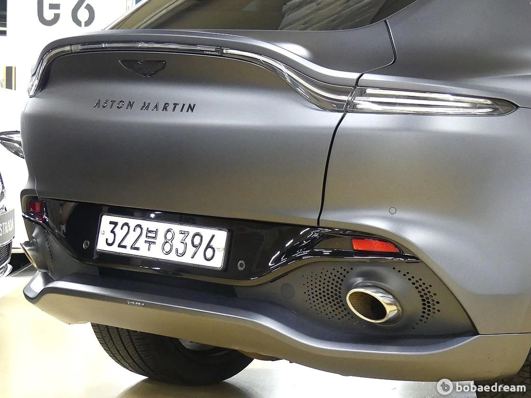 Aston Martin Dbx превью 10
