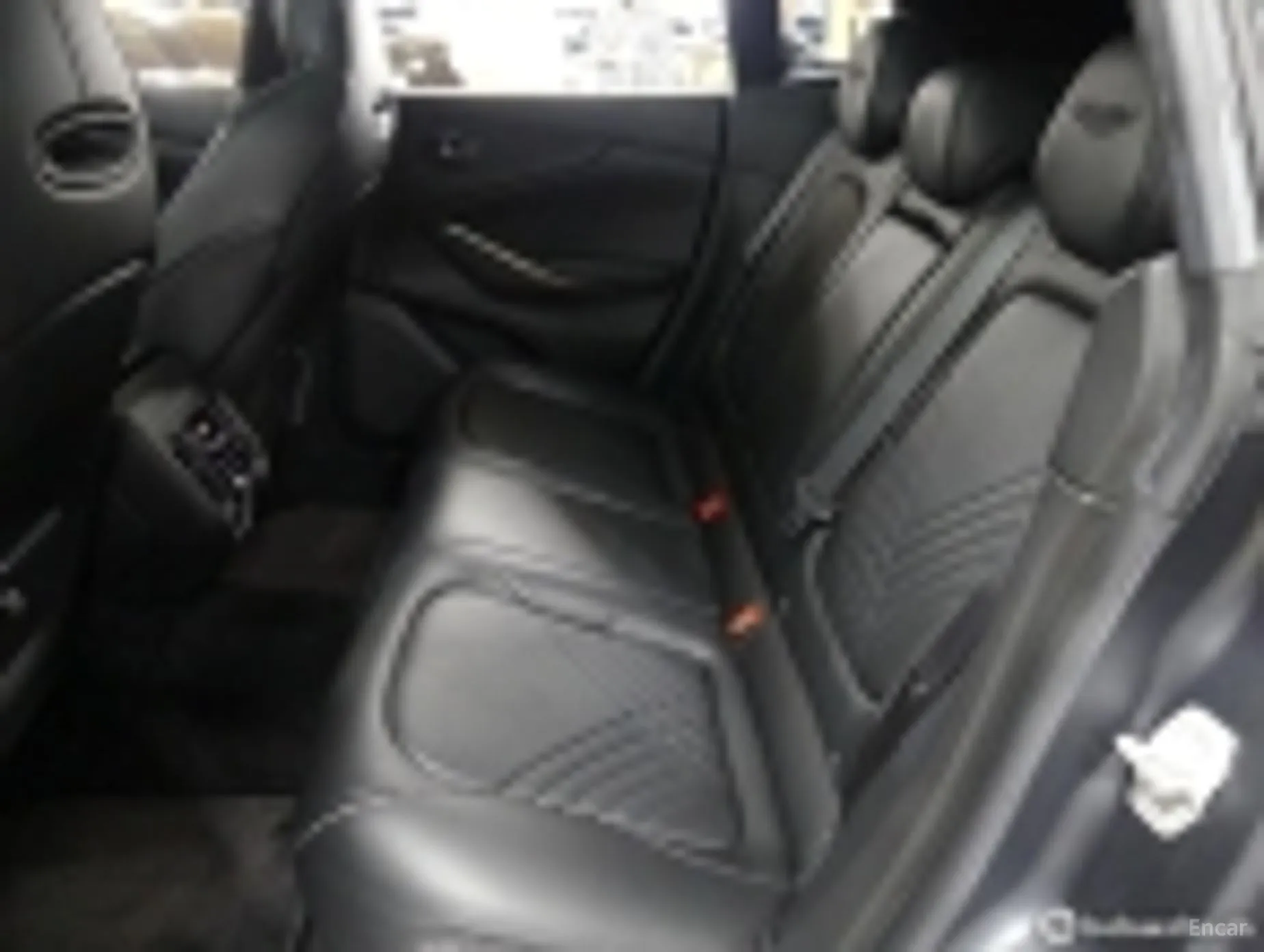 Aston Martin Dbx превью 17