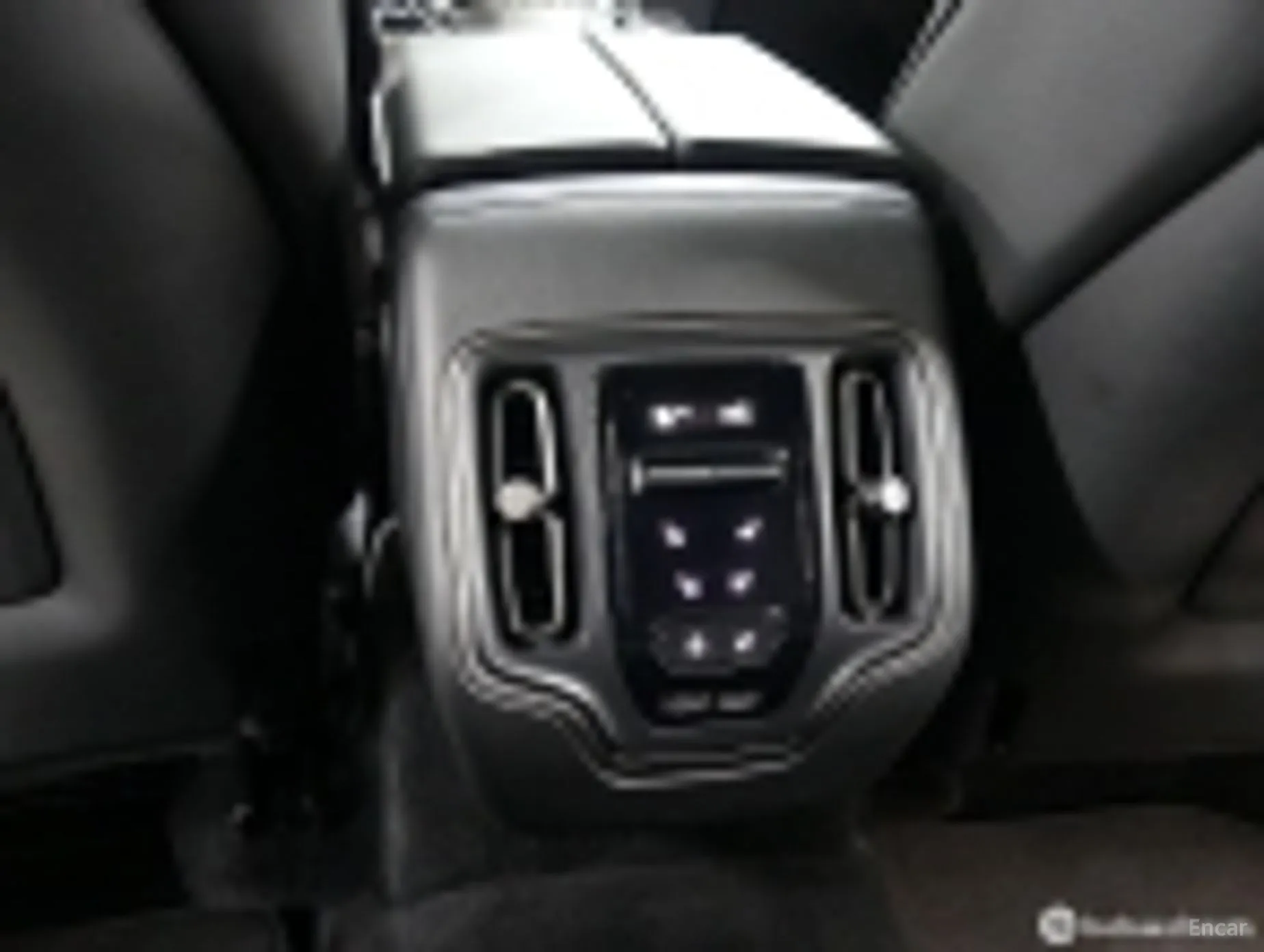 Aston Martin Dbx превью 20