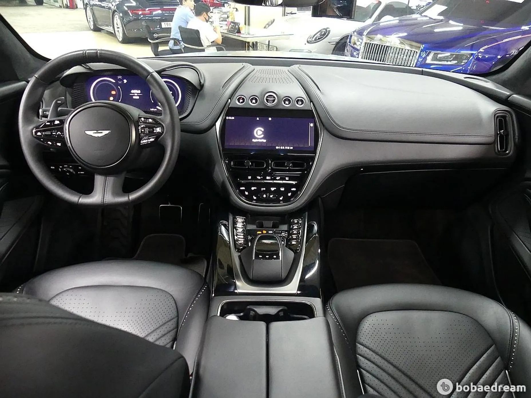 Aston Martin Dbx превью 4