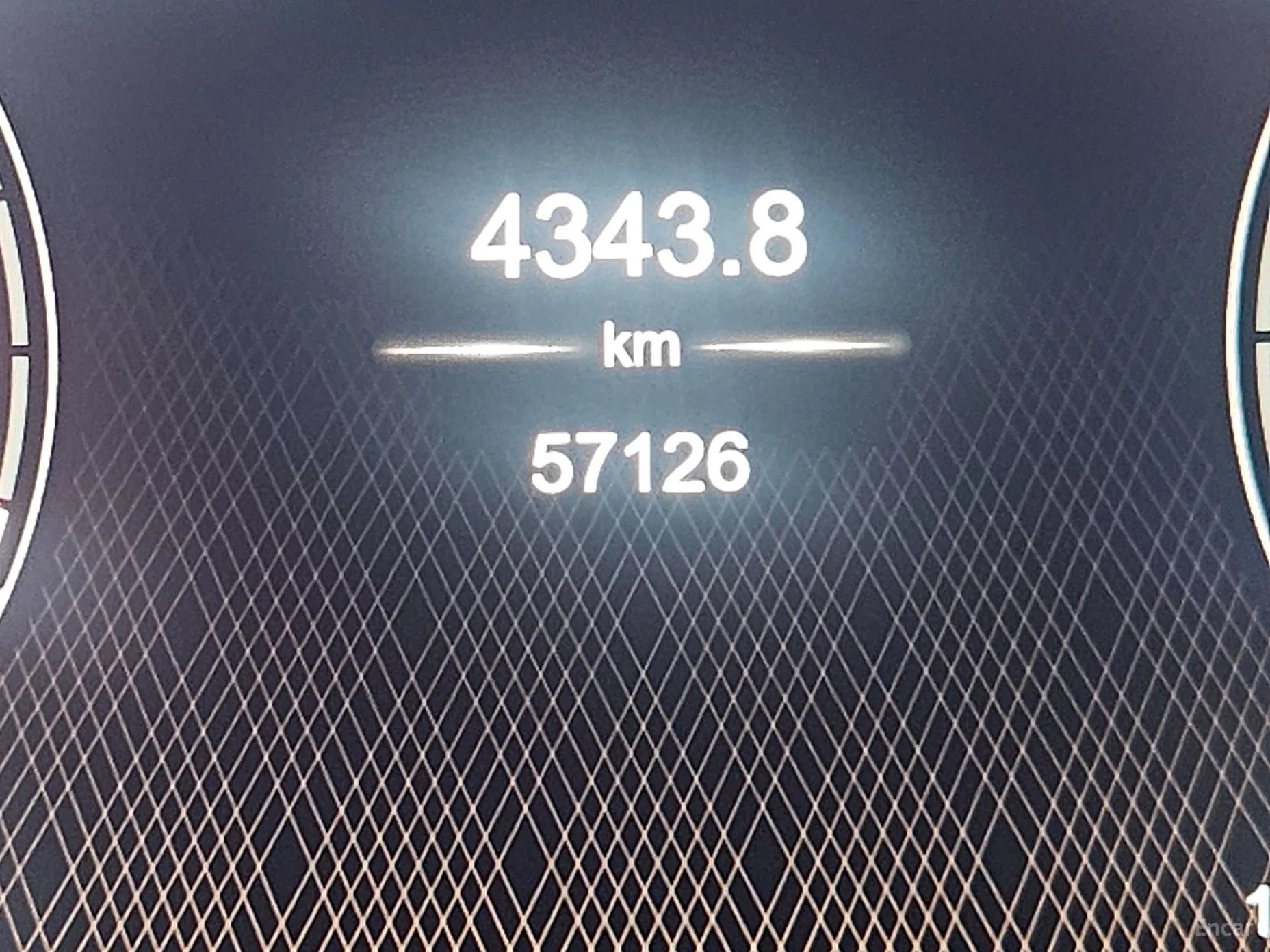 Aston Martin Dbx превью 6