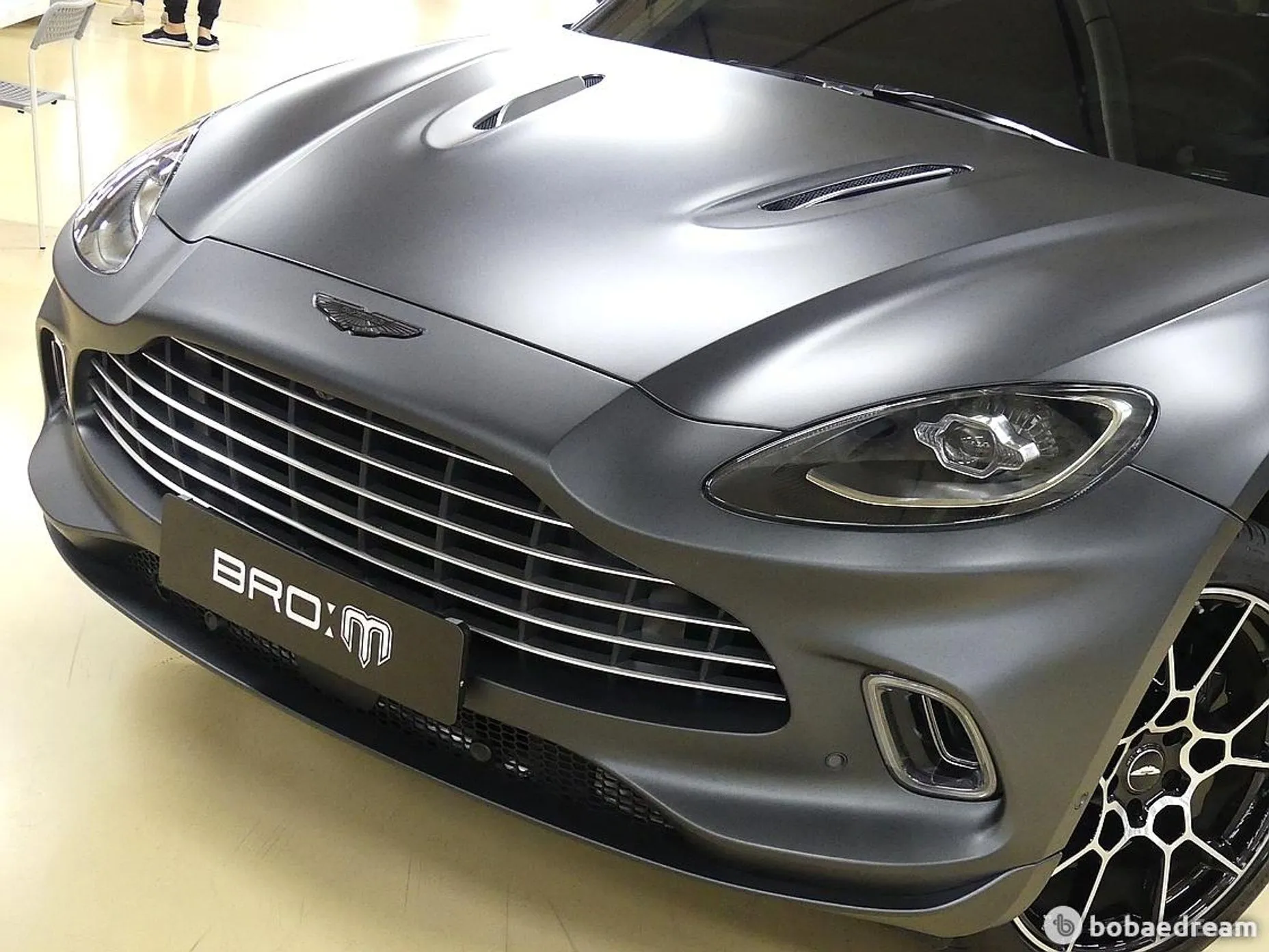 Aston Martin Dbx превью 8