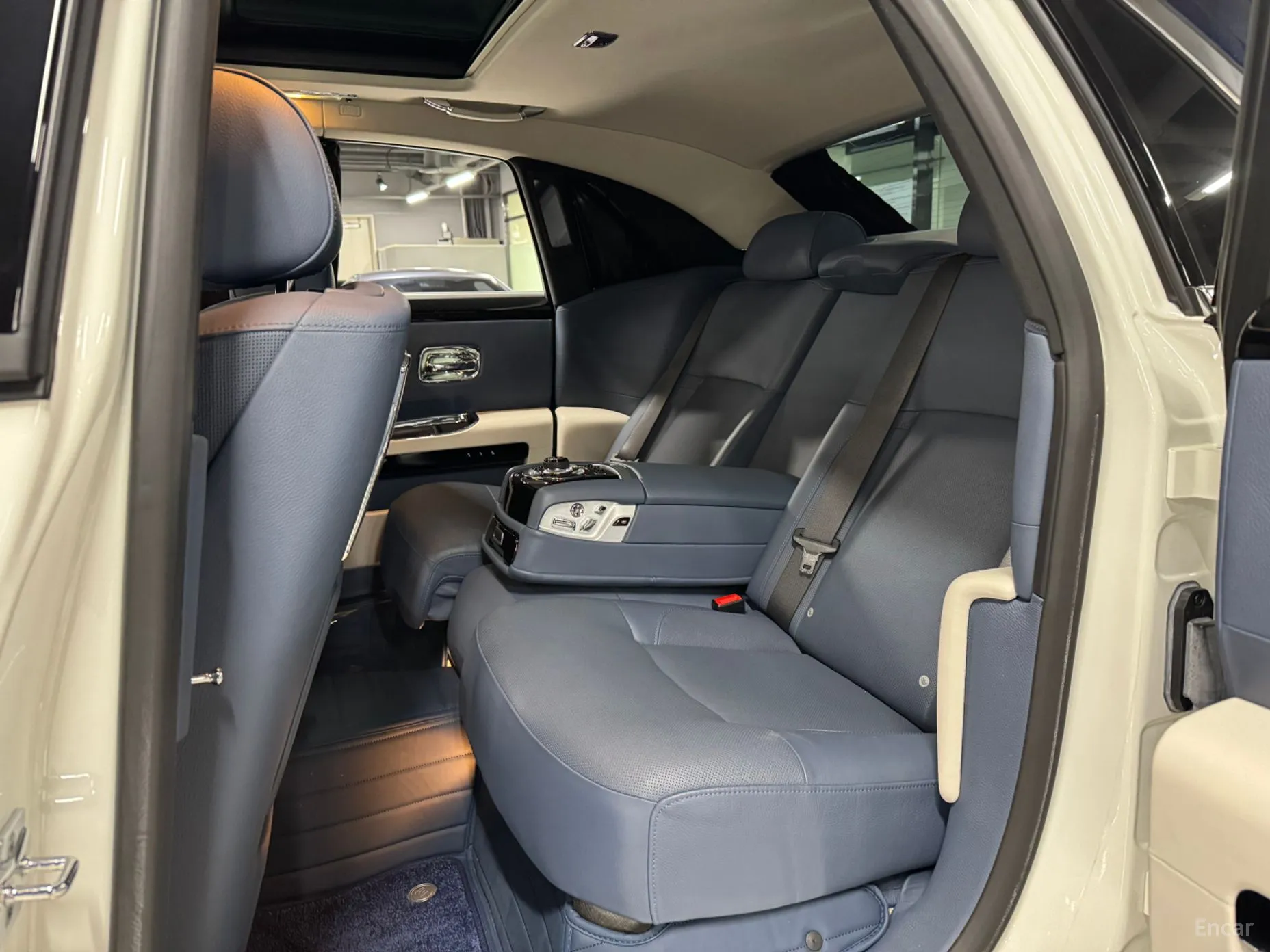 Rolls-Royce Ghost превью 12