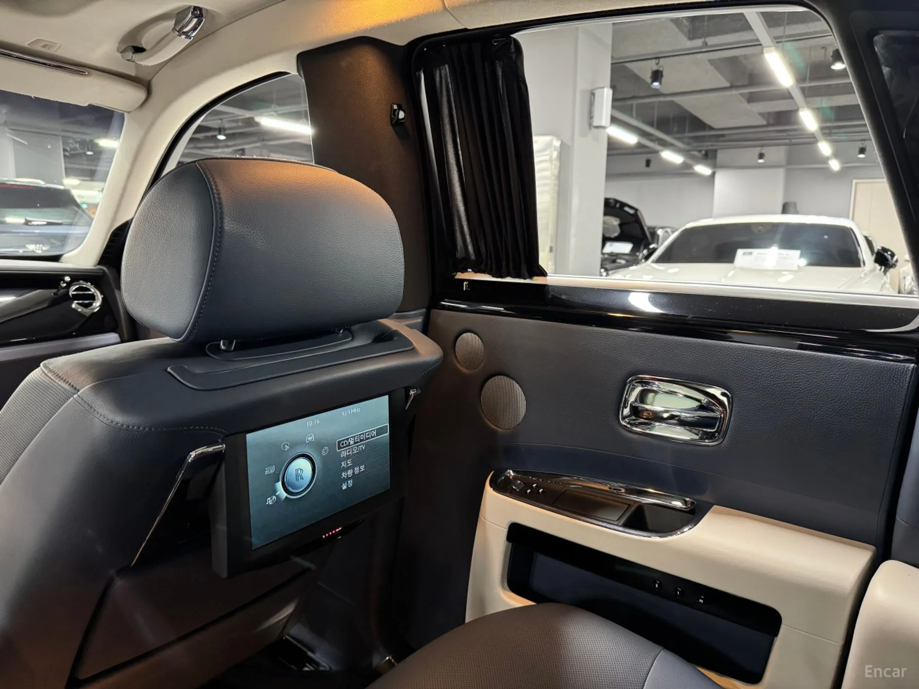 Rolls-Royce Ghost превью 13