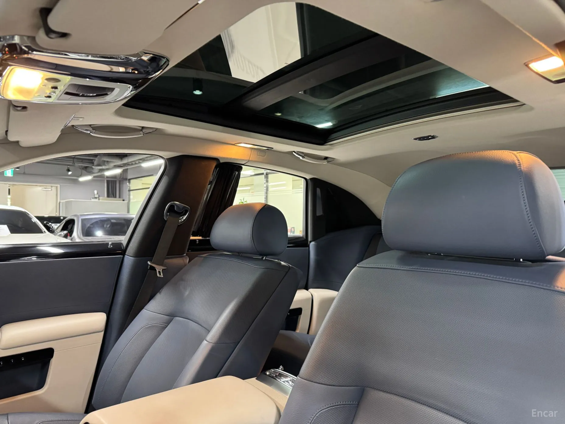 Rolls-Royce Ghost превью 15