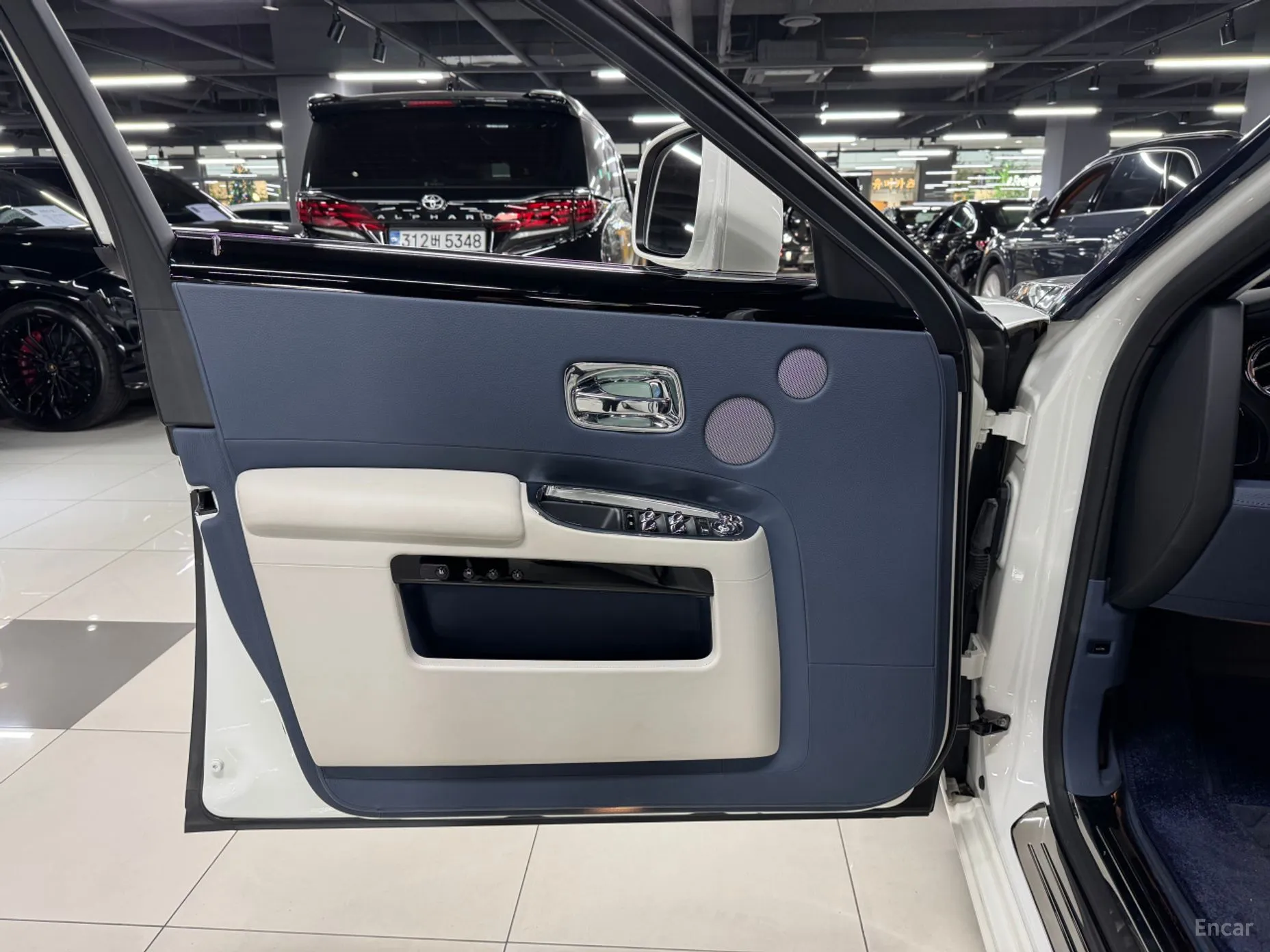 Rolls-Royce Ghost превью 5