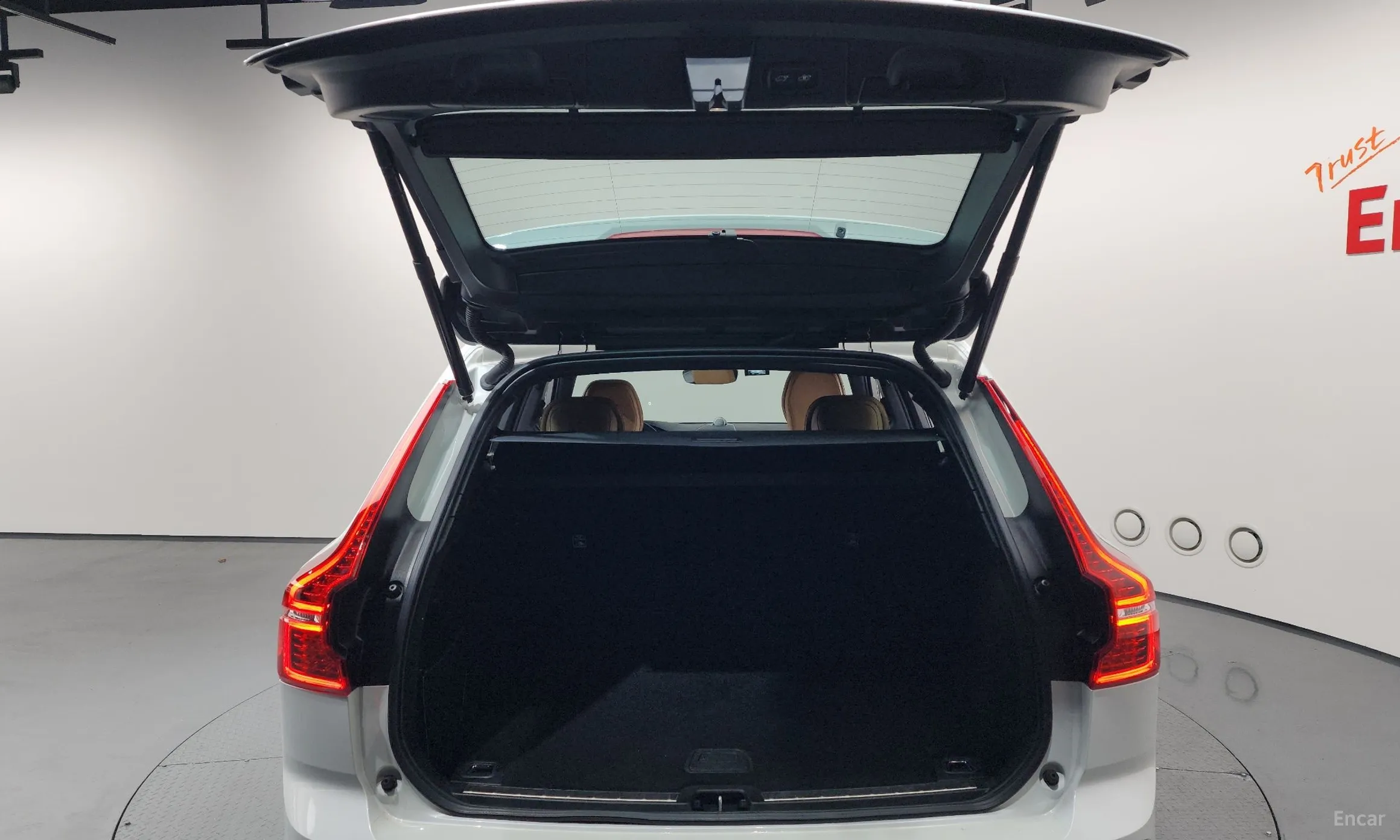 Volvo XC60 Gen 2 превью 20