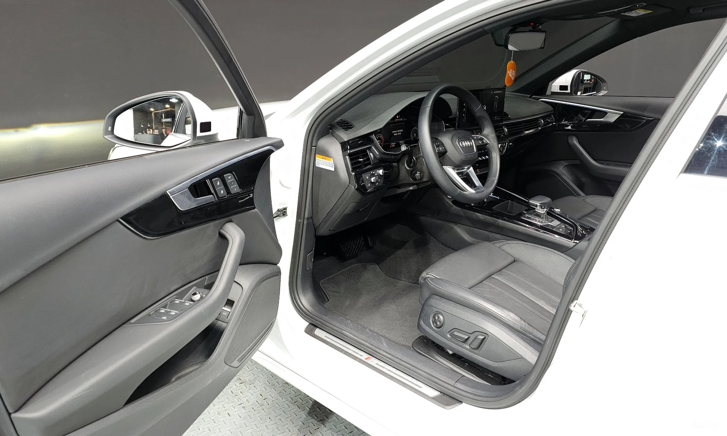 Audi A4 (B9) превью 10