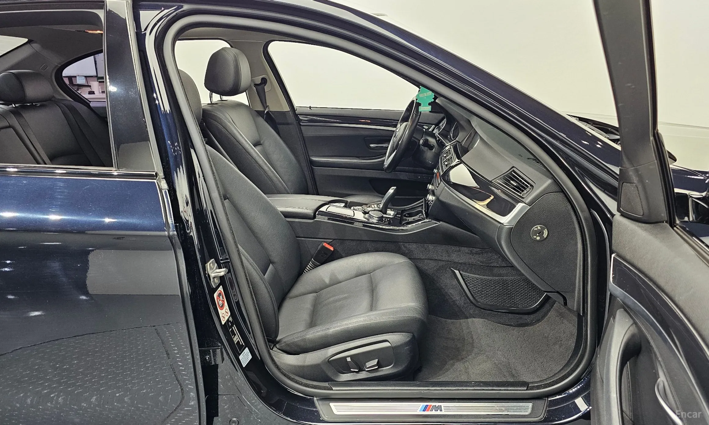BMW 5 Series (F10) превью 10