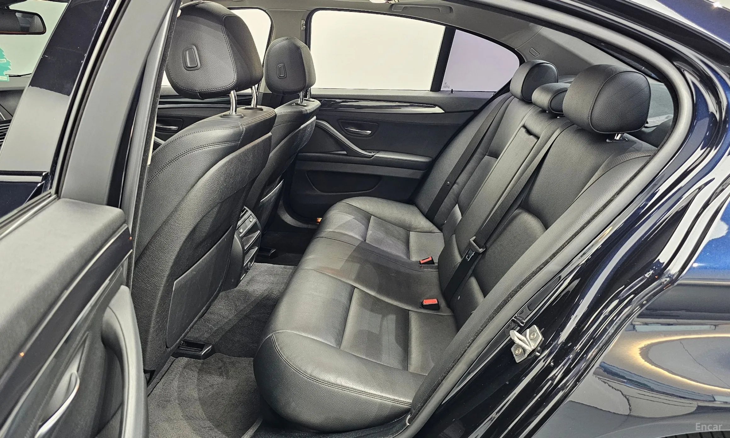 BMW 5 Series (F10) превью 12