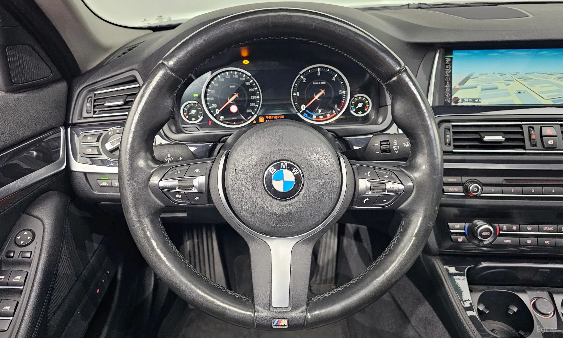 BMW 5 Series (F10) превью 13