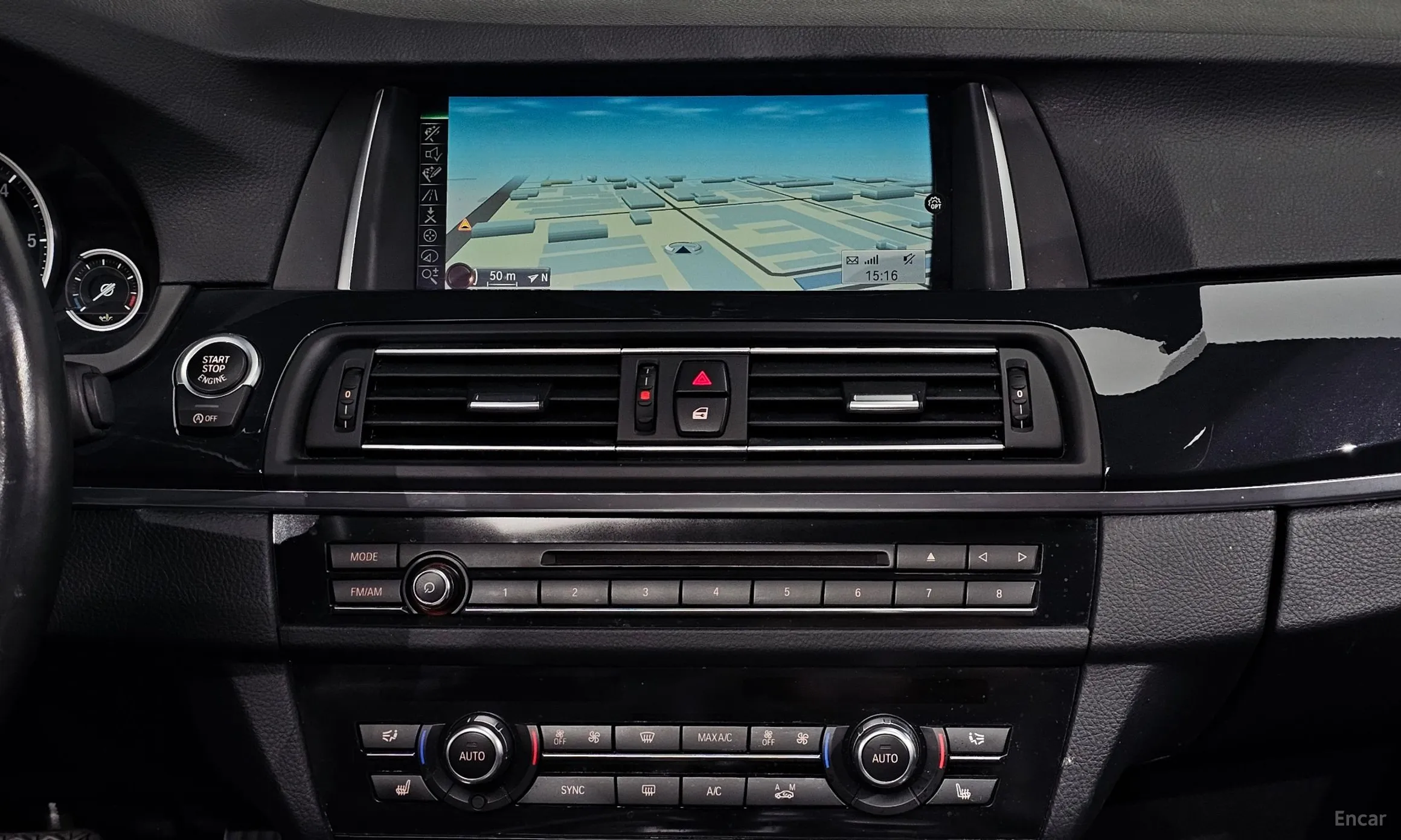 BMW 5 Series (F10) превью 14
